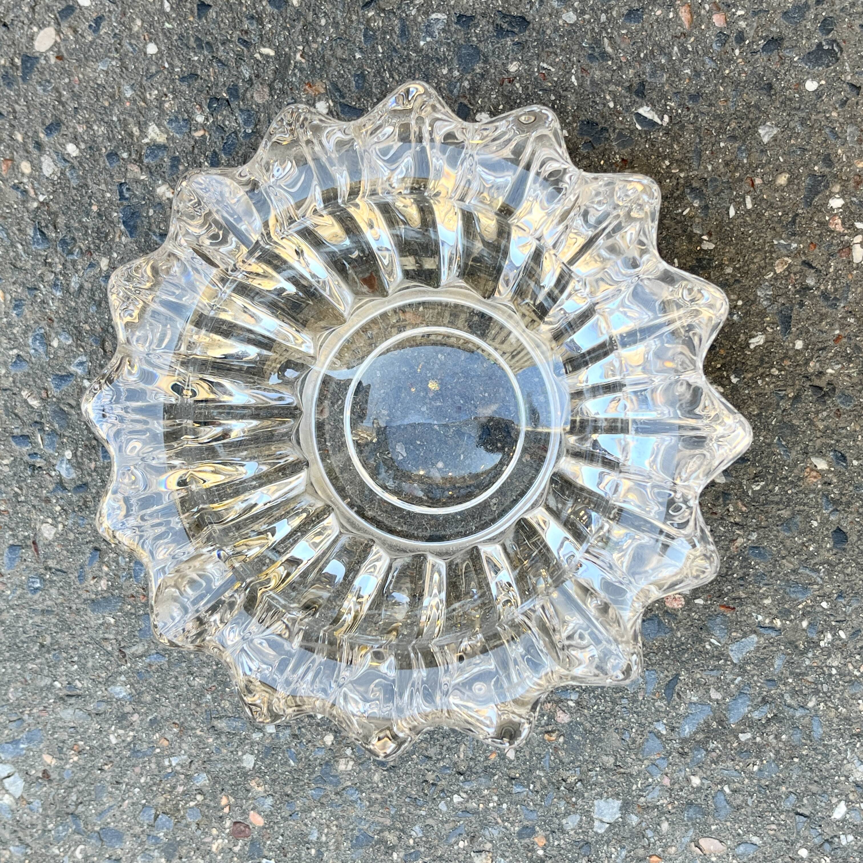 Art Deco molded glass ashtray by Pierre D'Avesn - Art Deco pocket emptier