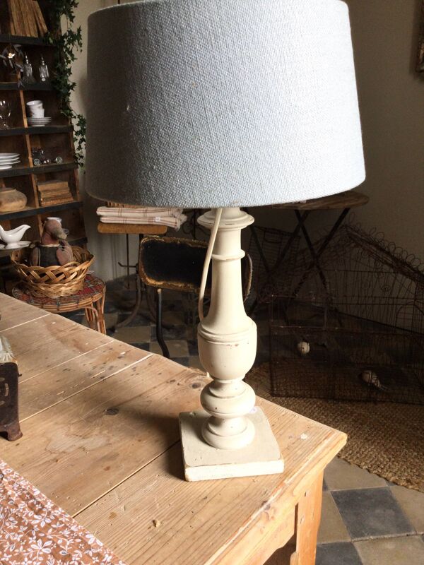 Lampe ancienne en bois à poser