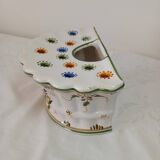 Bouquetière Moustier