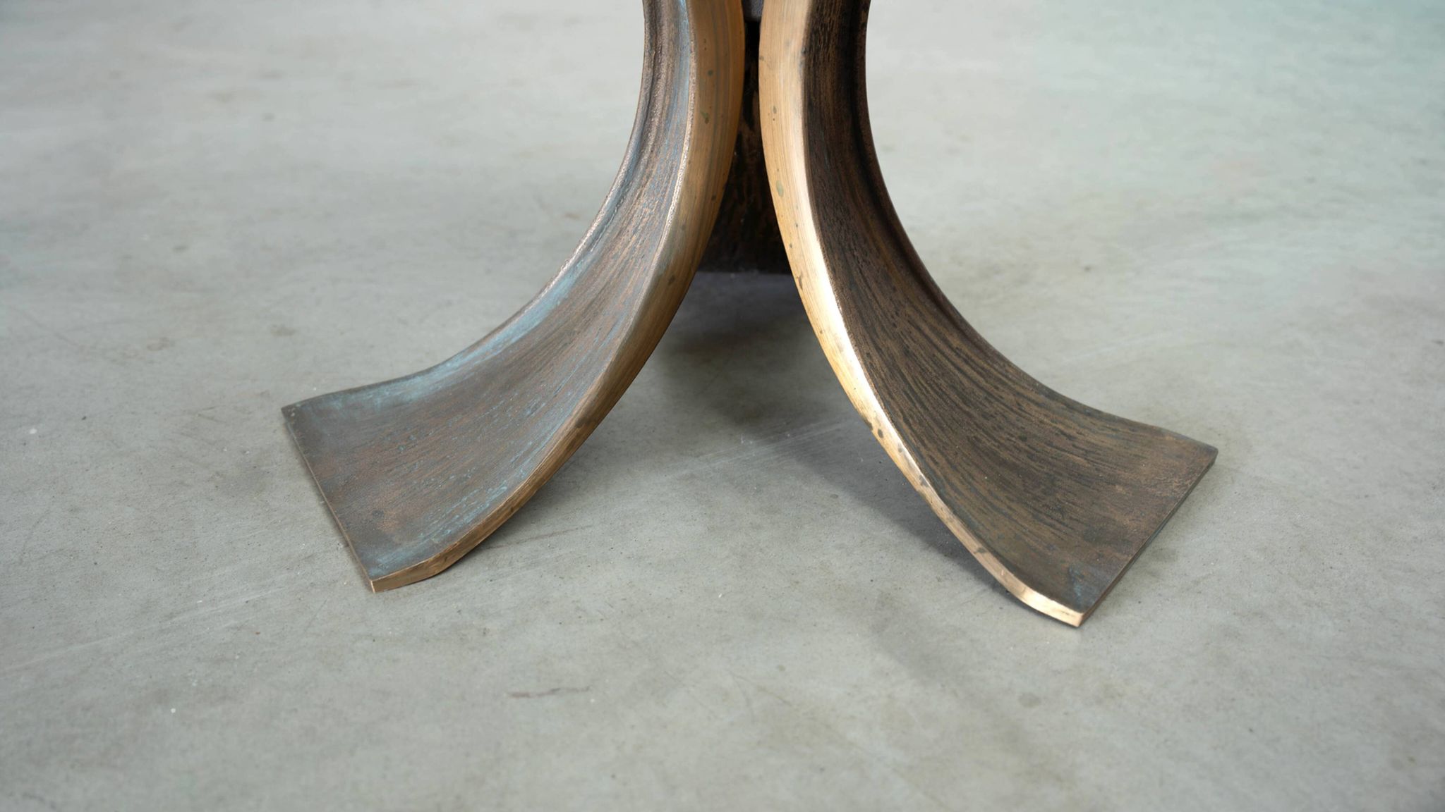 Table basse en bronze de Luciano Frigerio