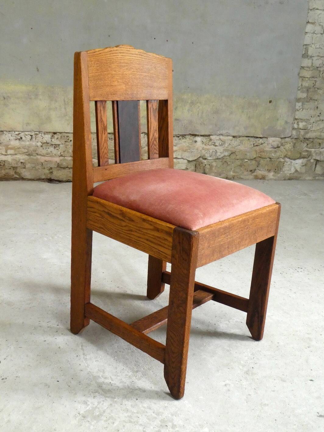Oak chair of the Amsterdam School, 1930