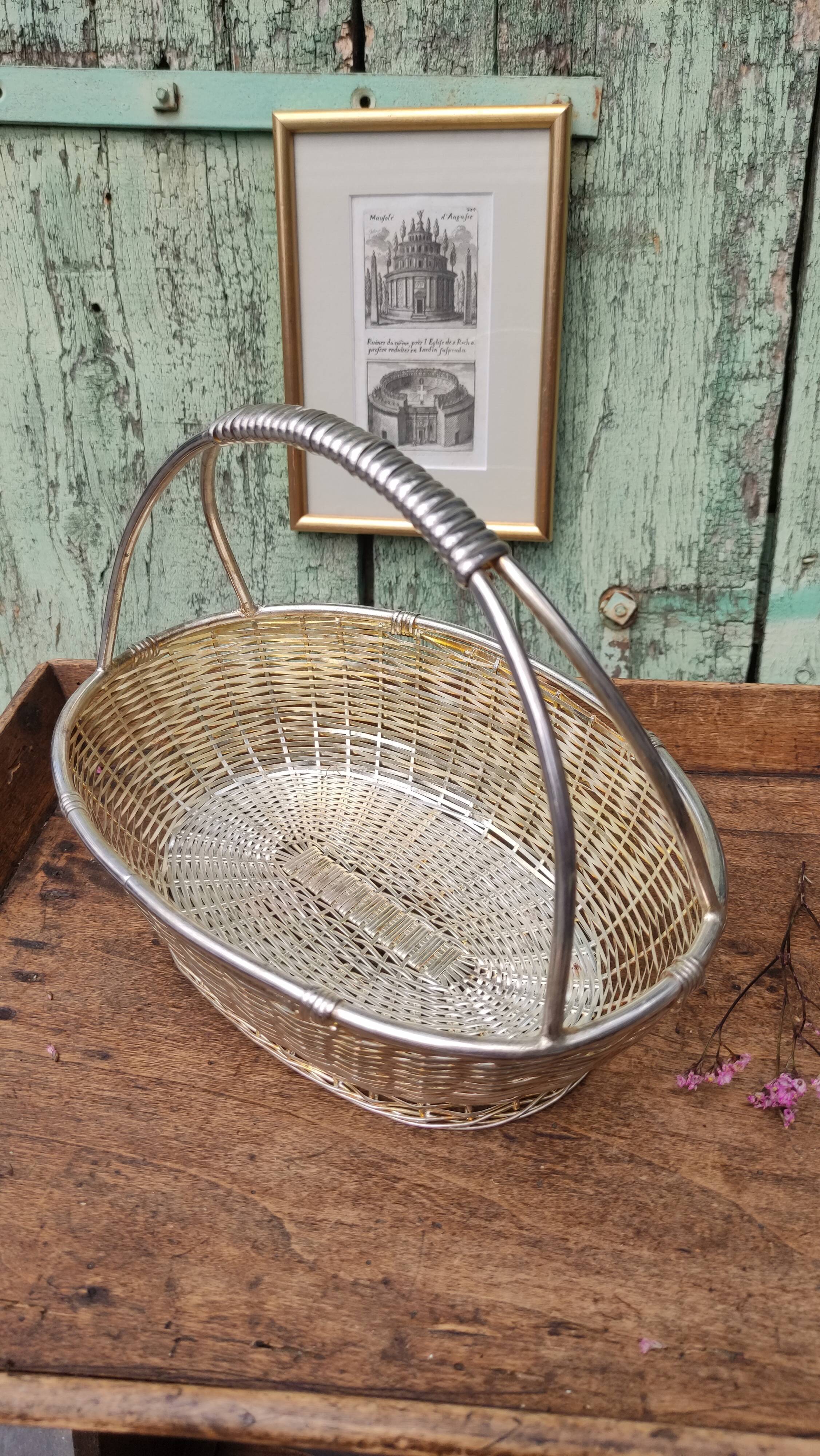 Vintage basket in silver metal
