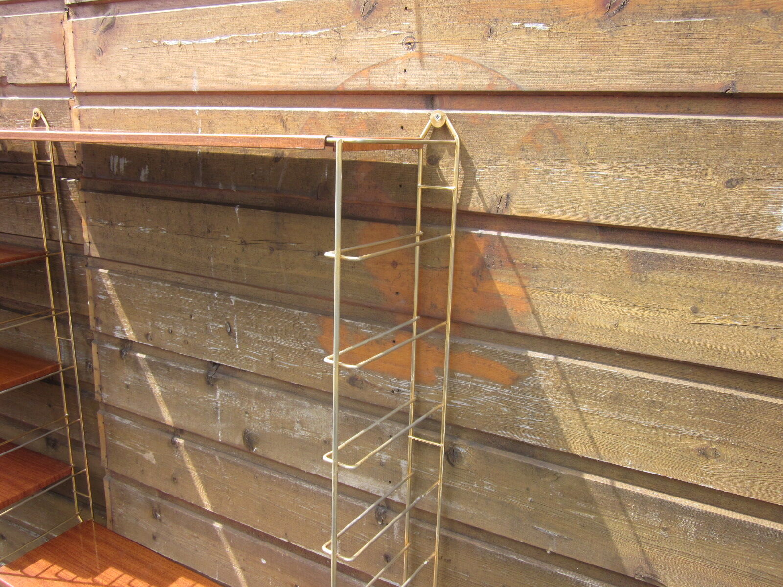 Modular shelves for 60 years in metal