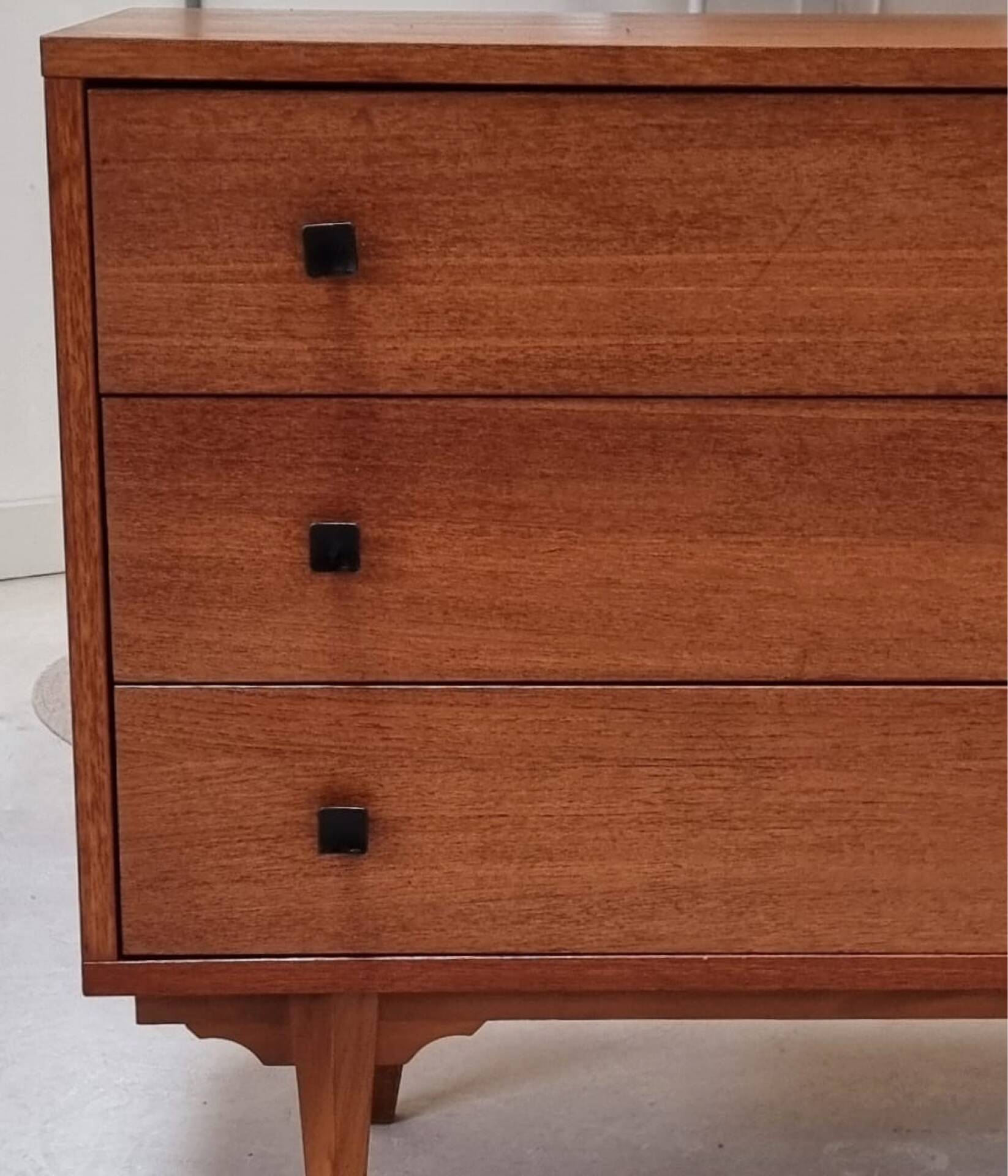 Mid-century drawer cabinet