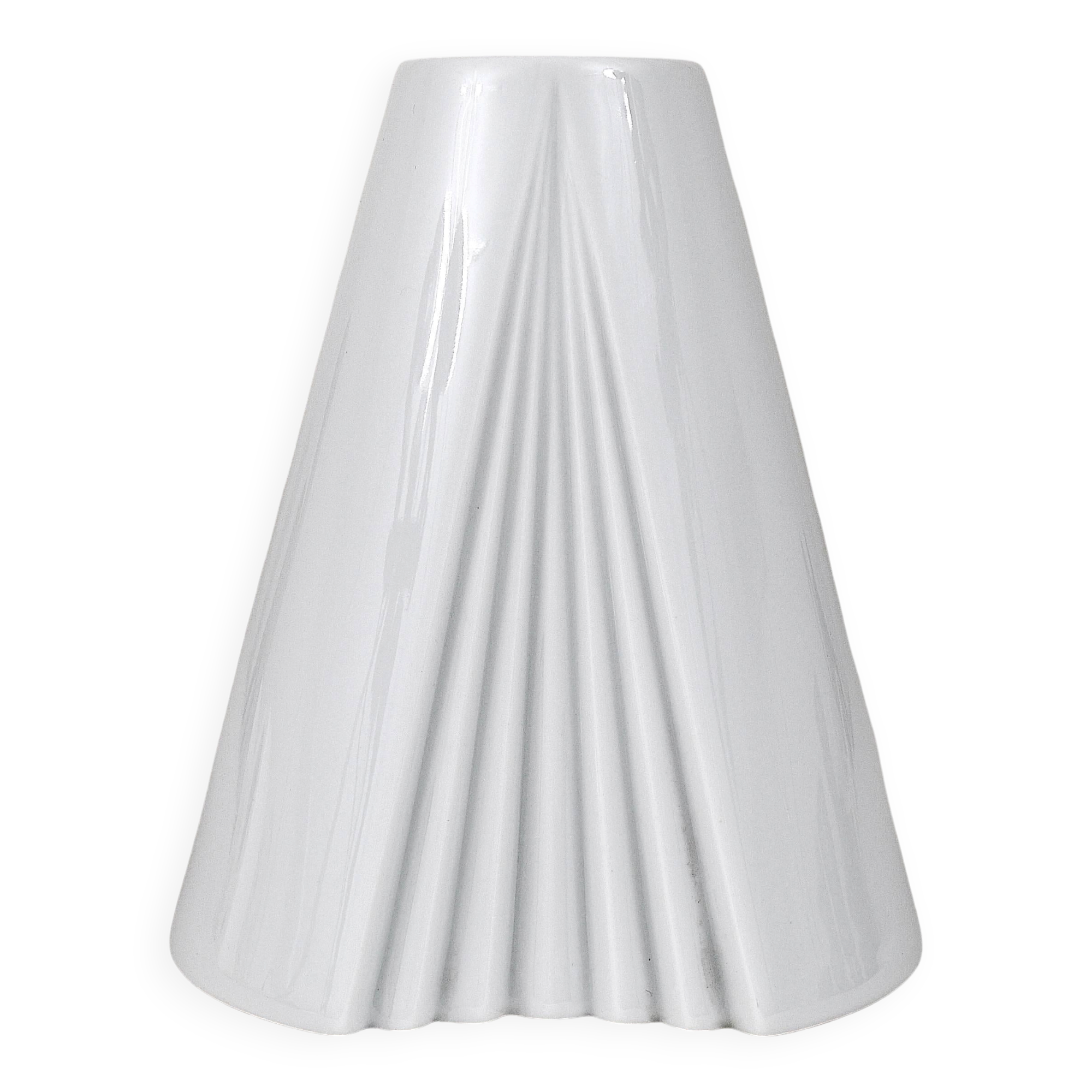 Geometric white porcelain vase Op Art Ambrogio Pozzi Rosenthal, Germany, 1980s