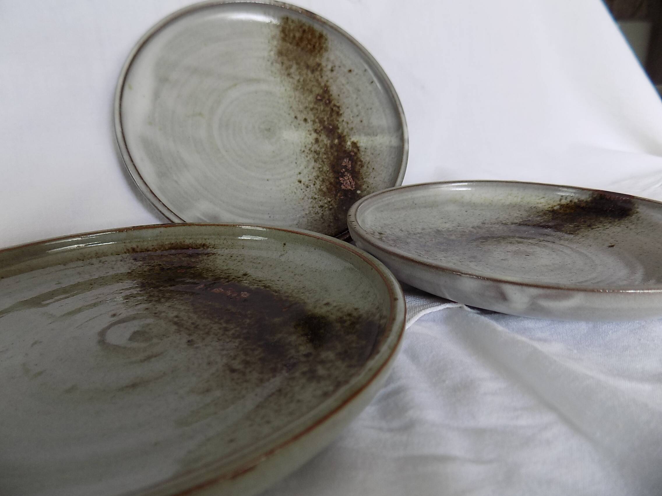 3 assiettes à dessert - atelier Chantal et Thierry Robert