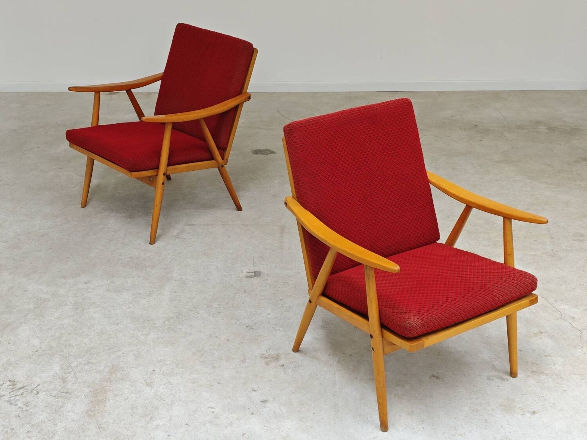 Paire de fauteuils Boomerang  rouge Antonin Suman pour Ton Bystrice Thonet