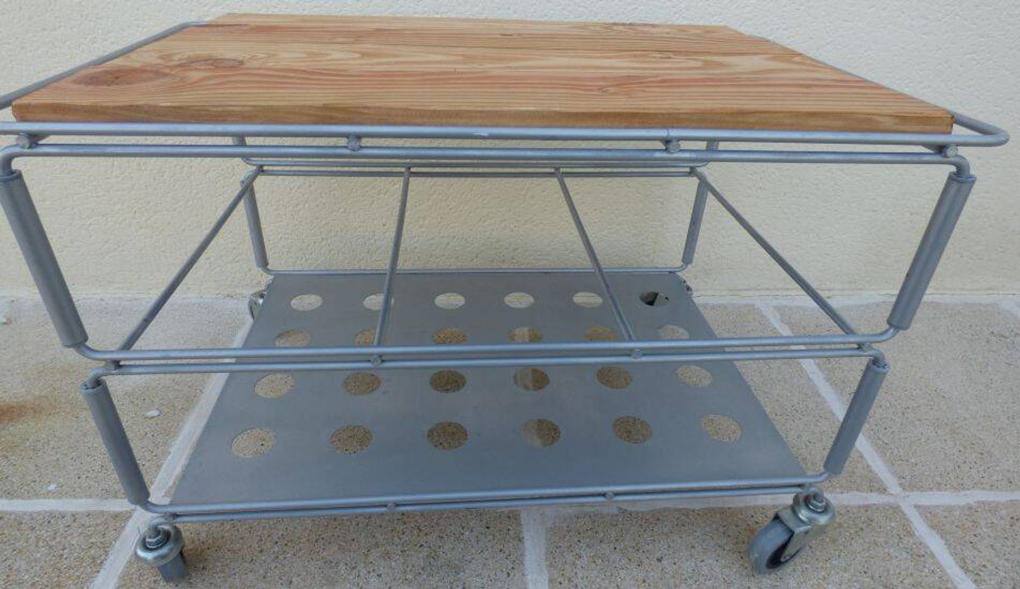 Metallic trolley with wheels, 3 levels with wooden top.