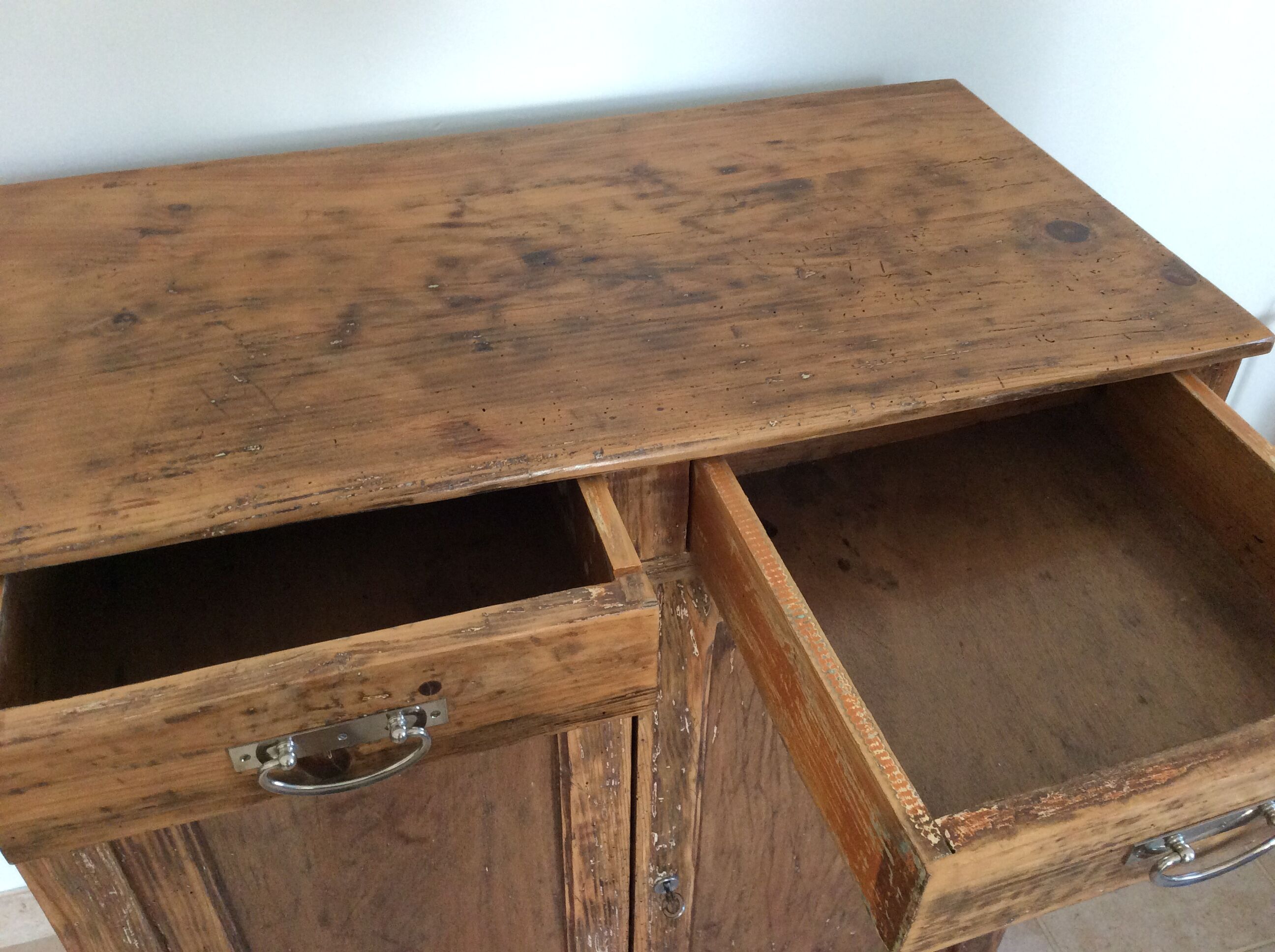 Parisian buffet two drawers two shelves and lock