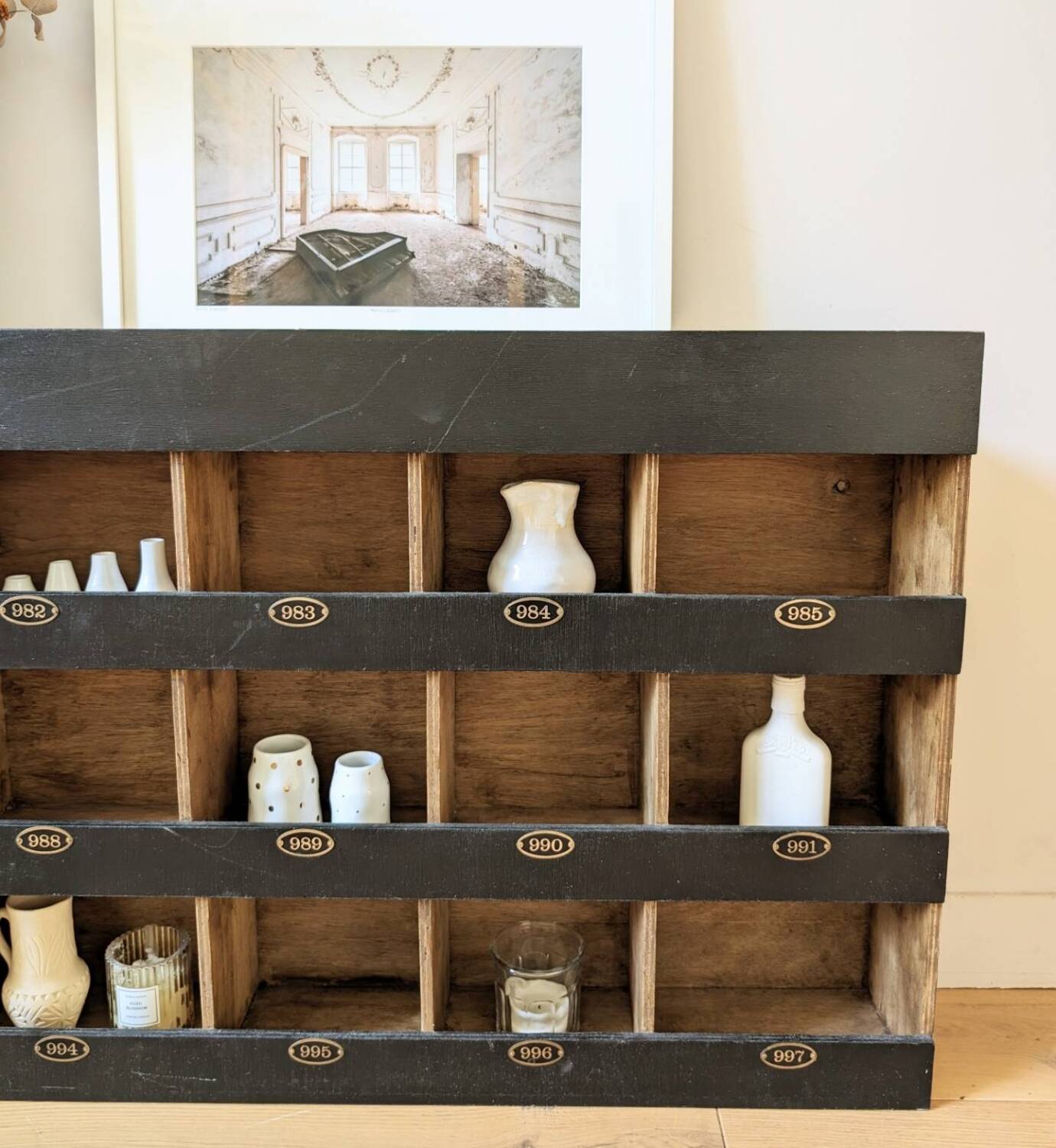 Hotel locker cabinet