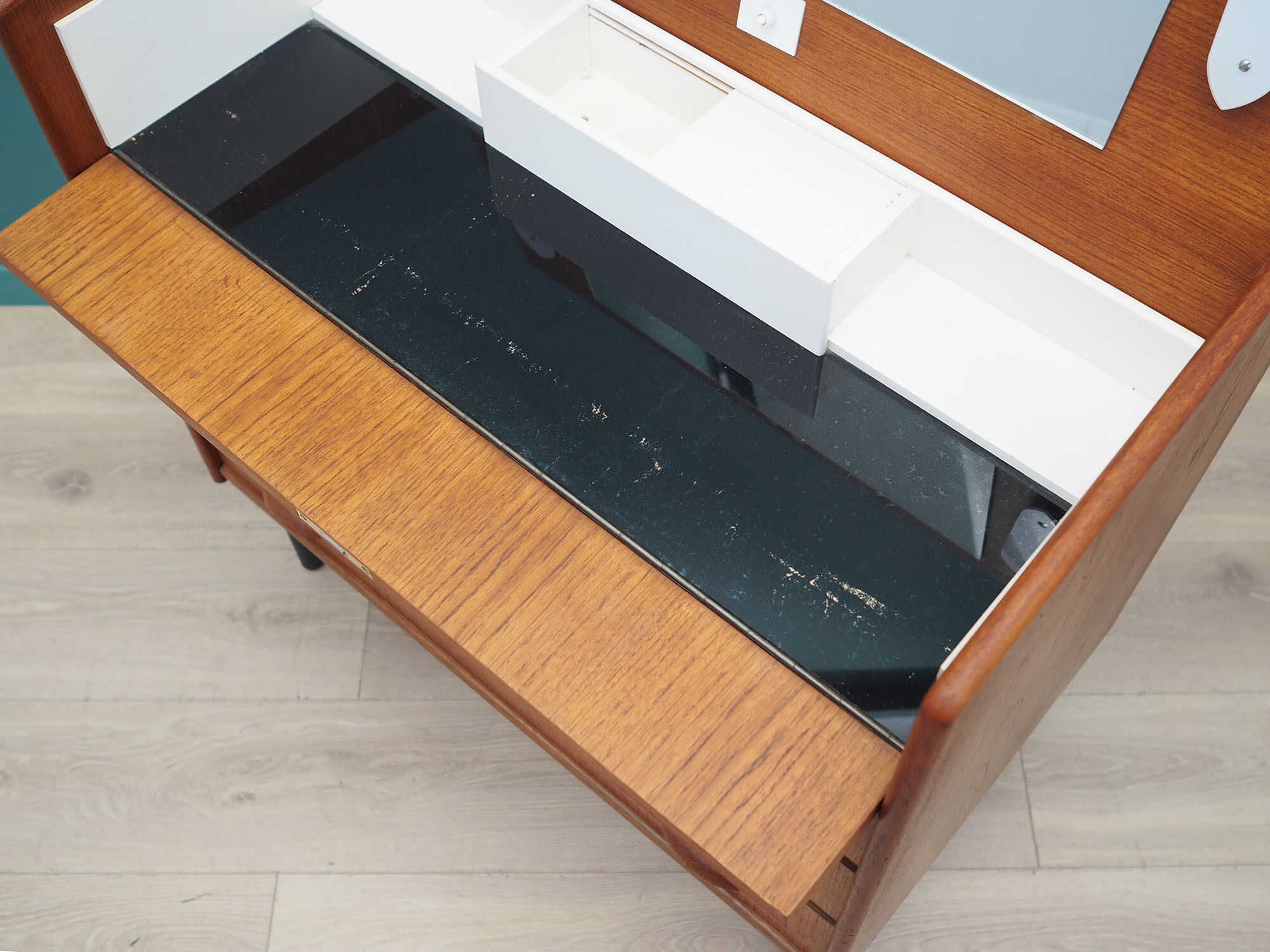 Coiffeuse en teck, design scandinave, années 1960, fabriquée par SW Finland