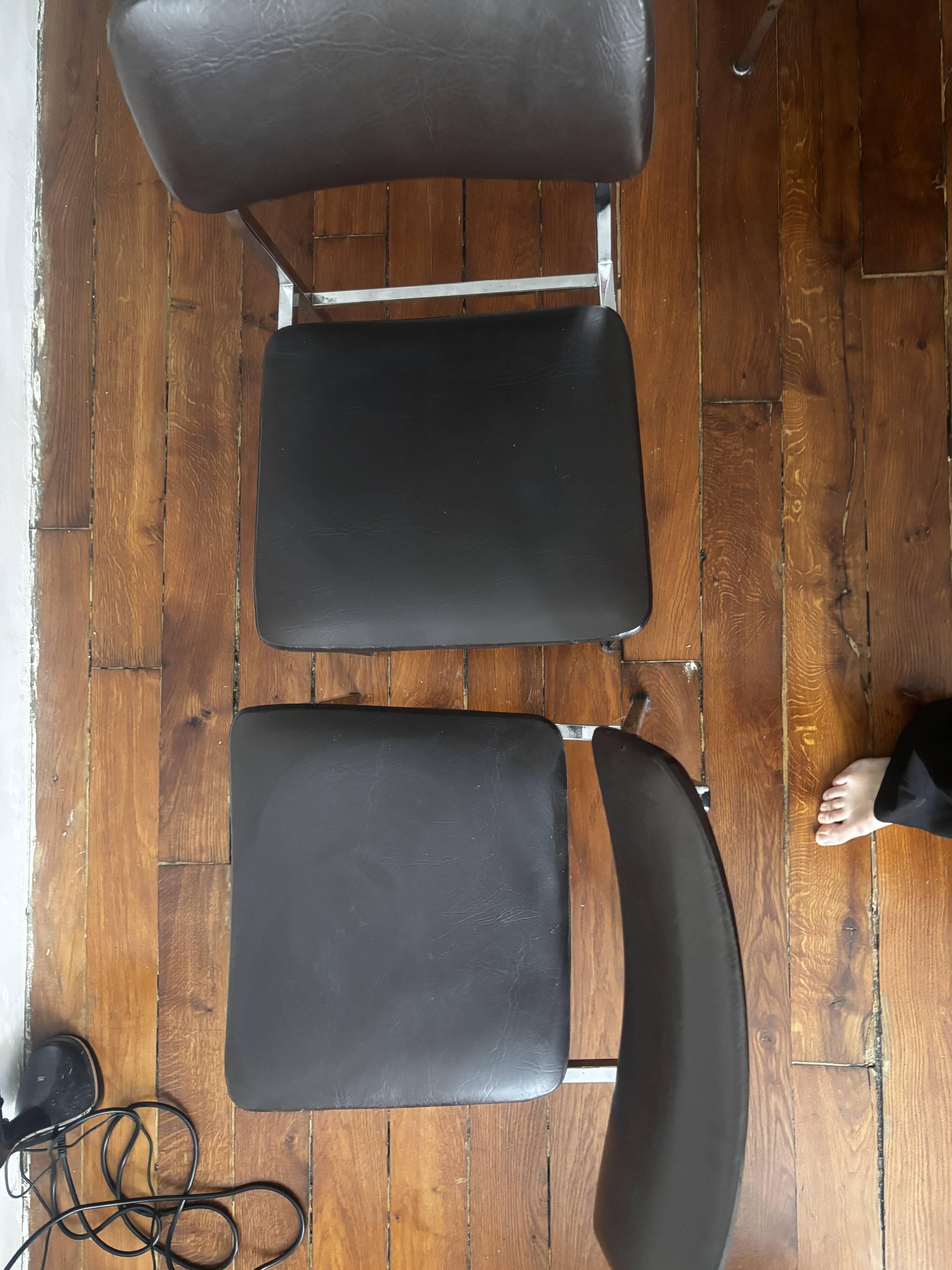 Paire de chaises vintage 70’s, chrome et skaï marron