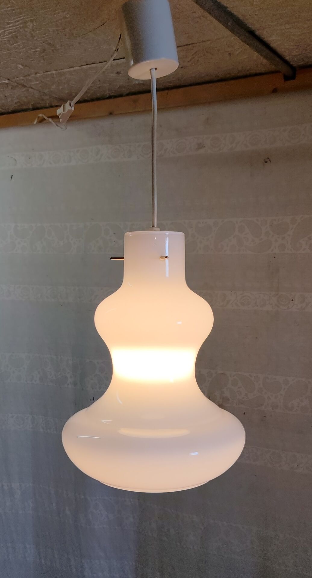 Suspension style scandinave en verre opalin - années 50