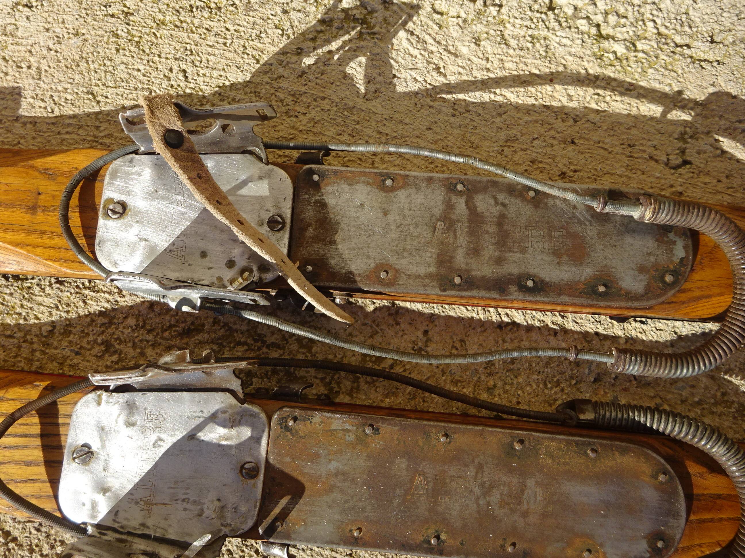 Pair of old wooden skis and metal bindings altiere
