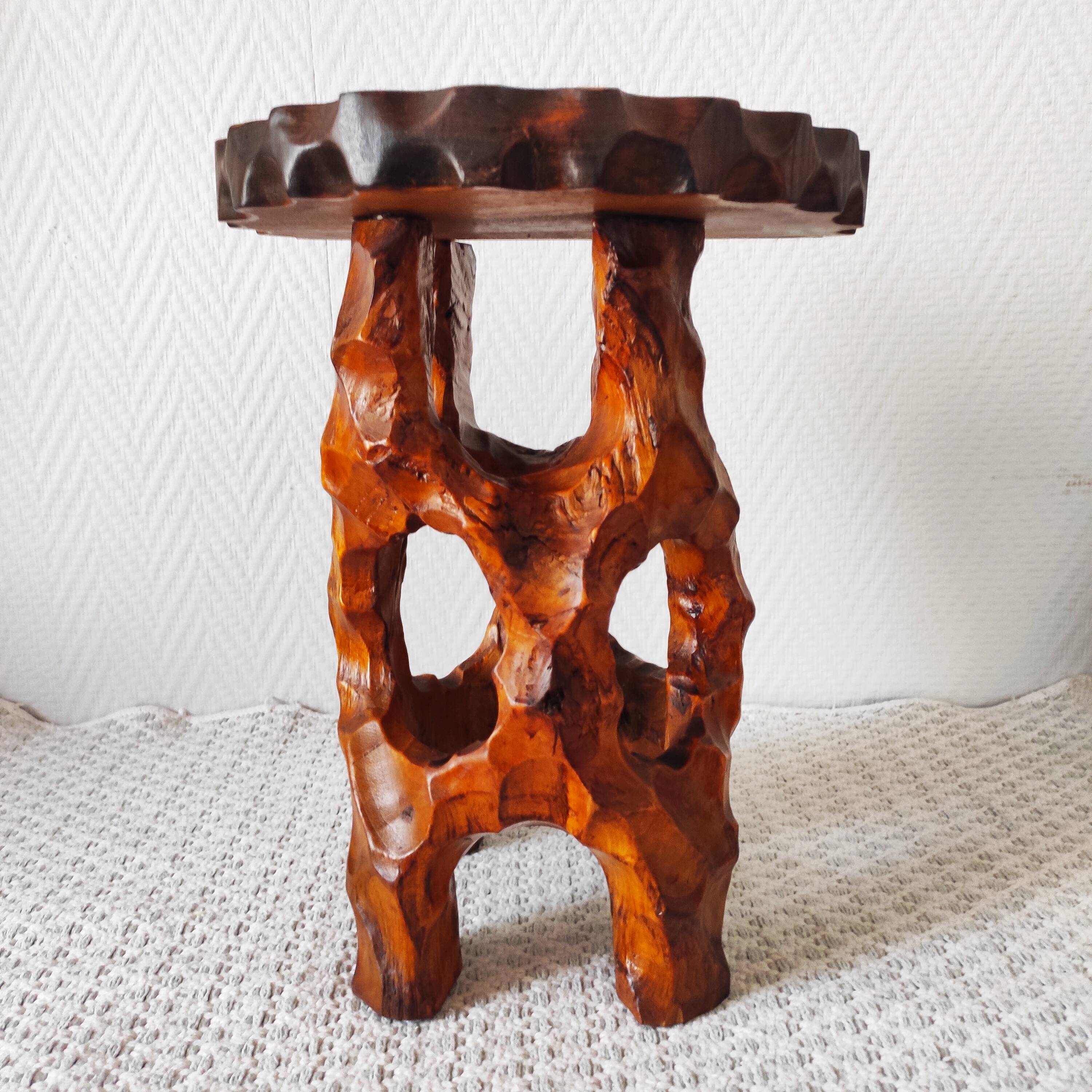 Biomorphic stool in carved wood – Vintage organic work from the 1960s.