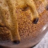 Stoneware vase with flowing pattern