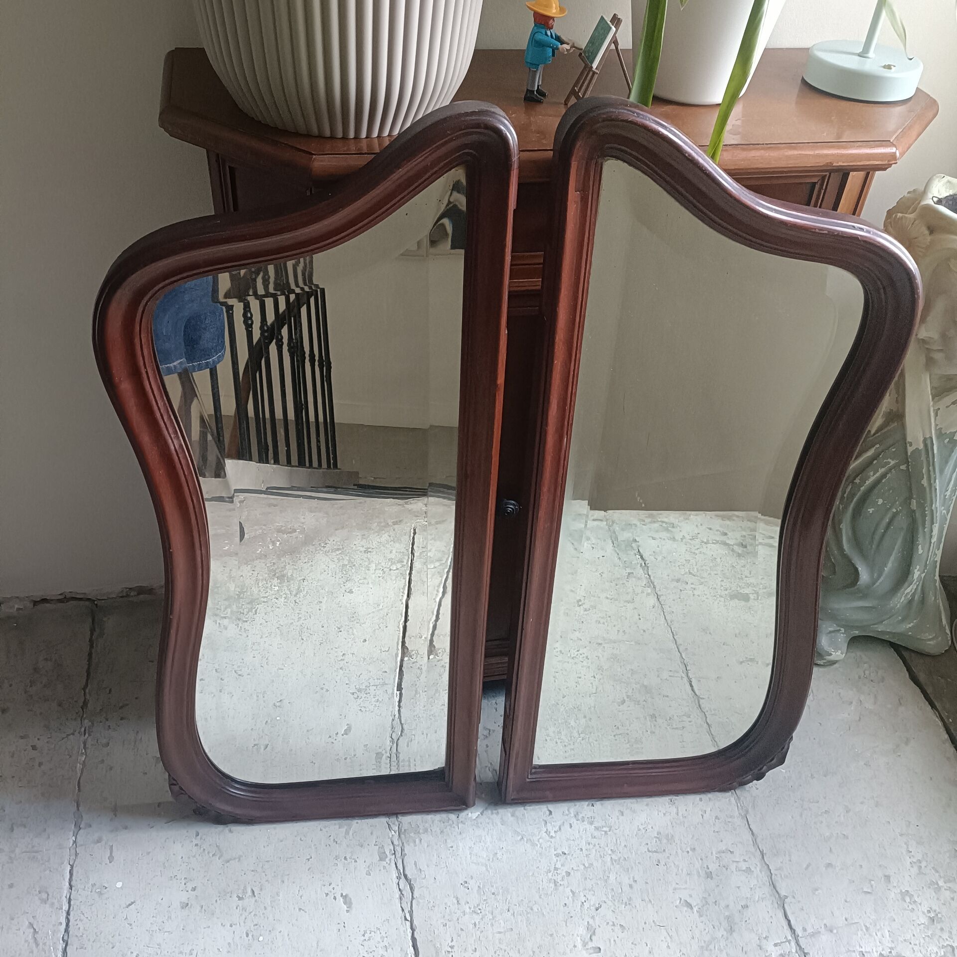 Bevelled mirror diptyque