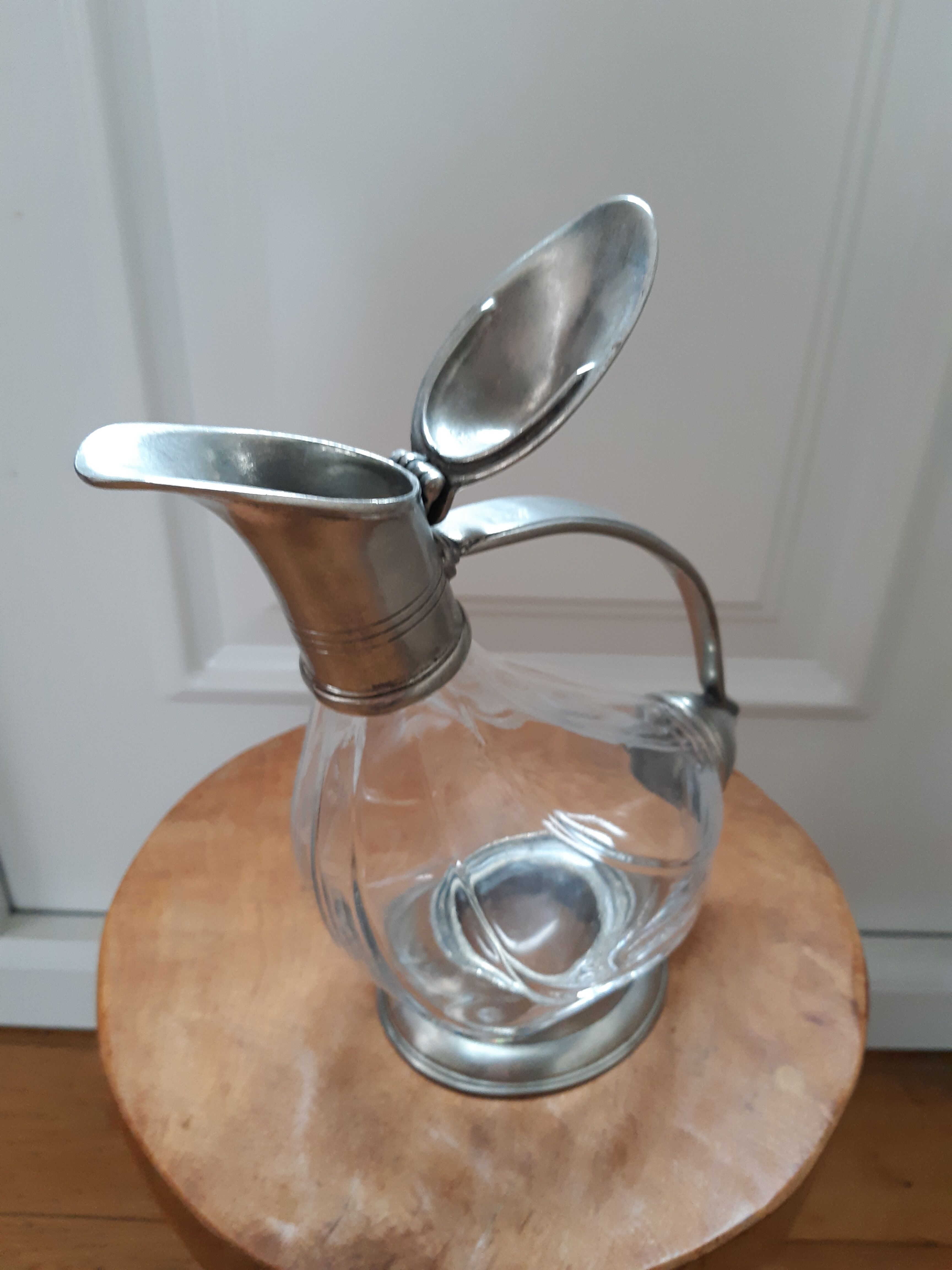 Old duck carafe in crystal and tin