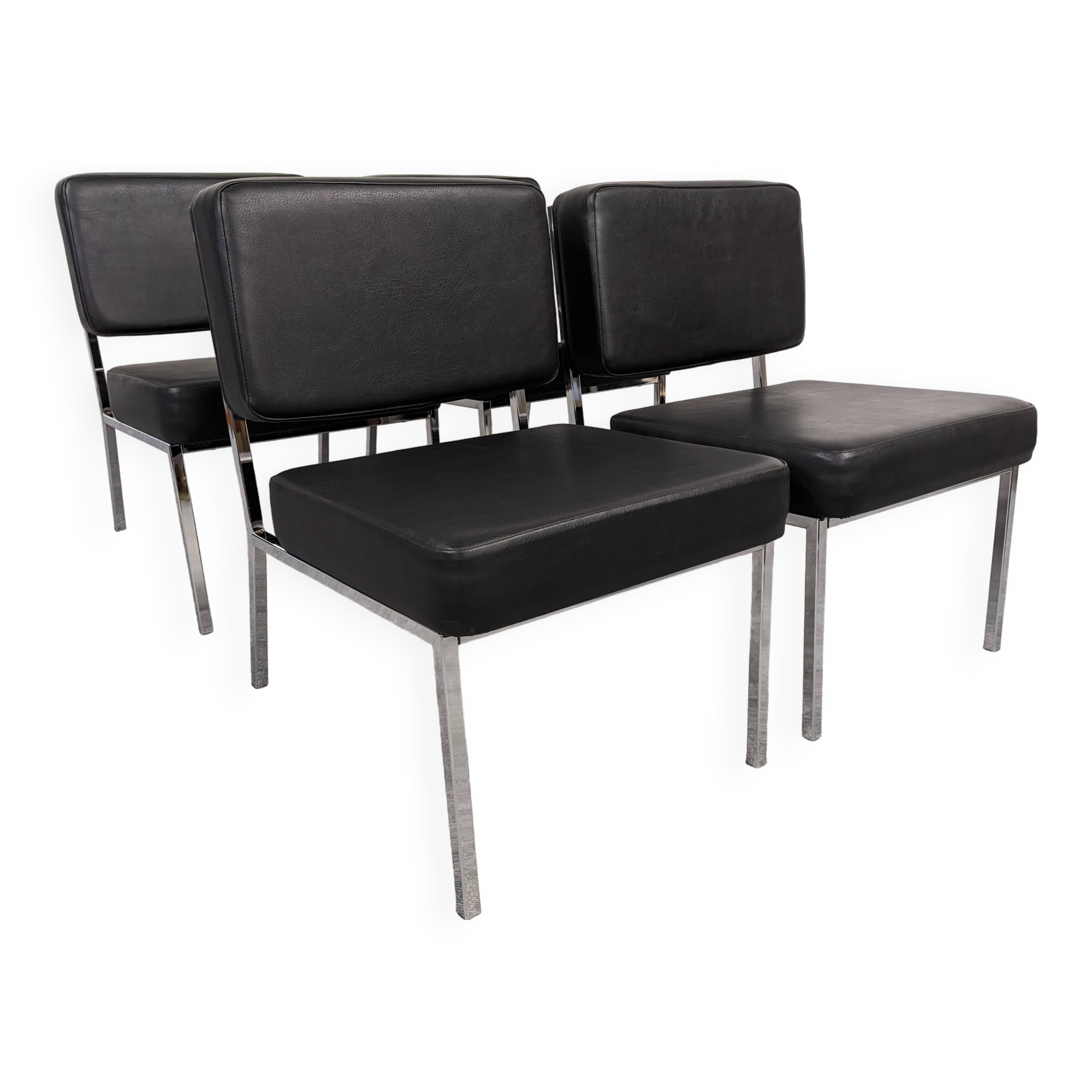Série de 4 chauffeuses modernistes, années 70-80