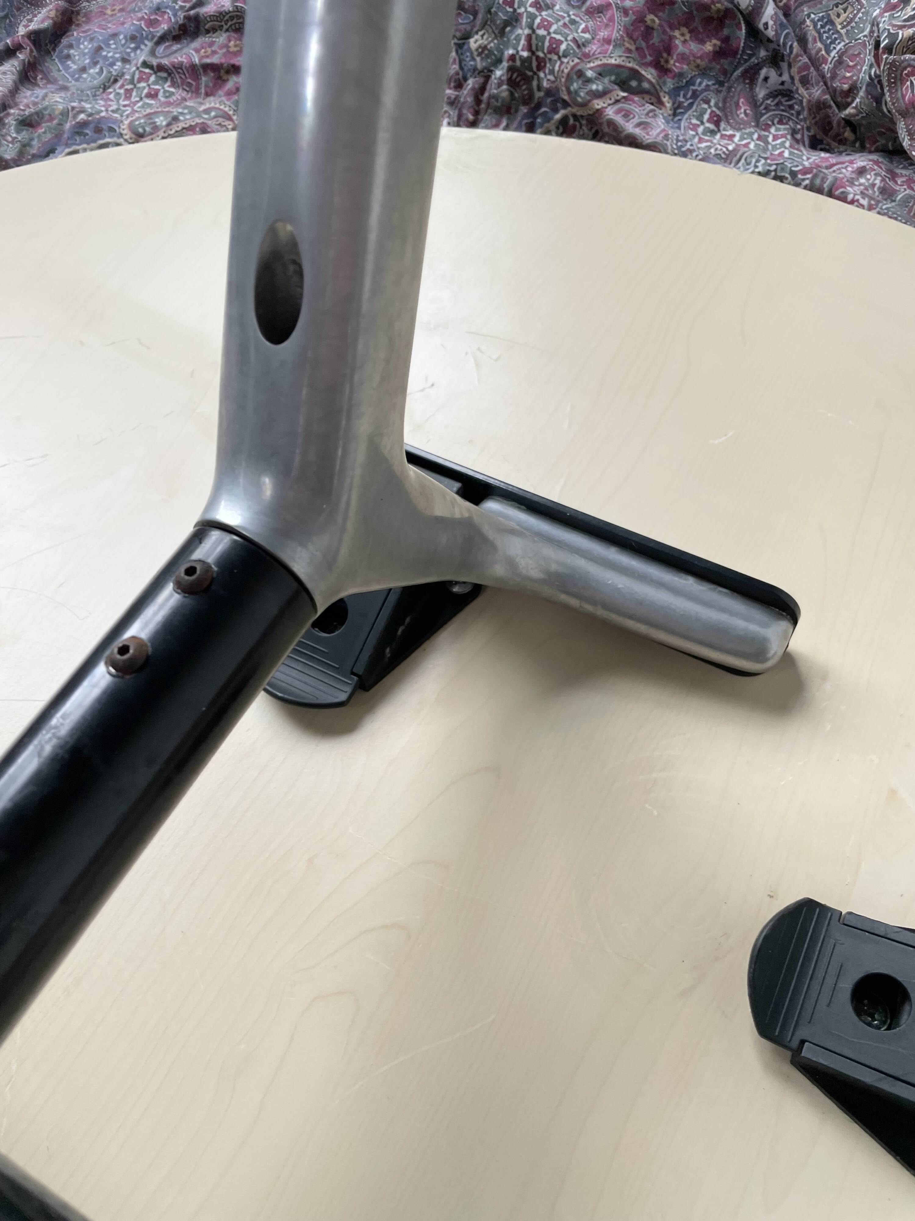 Tecno Nomos Round Table Brushed Metal