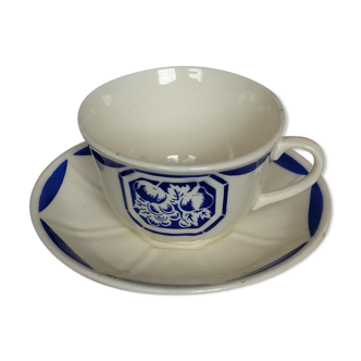 Ancienne tasse et soucoupe K&G Luneville - Motif pochoir fruits bleus géométrique