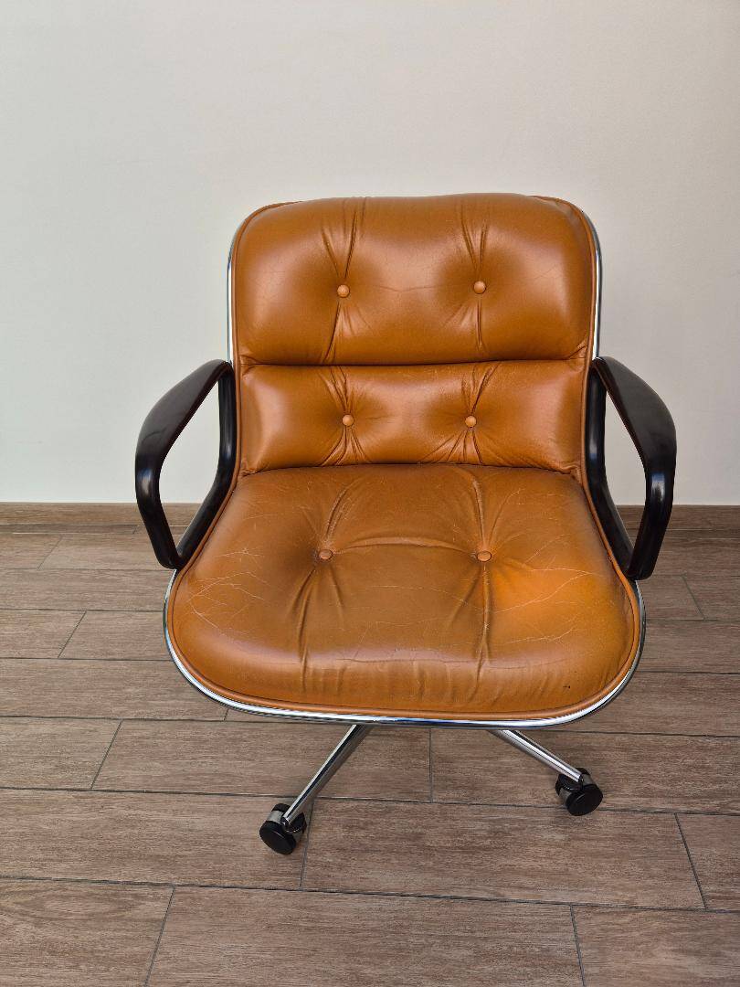 Executive chair with wheels by Pollock