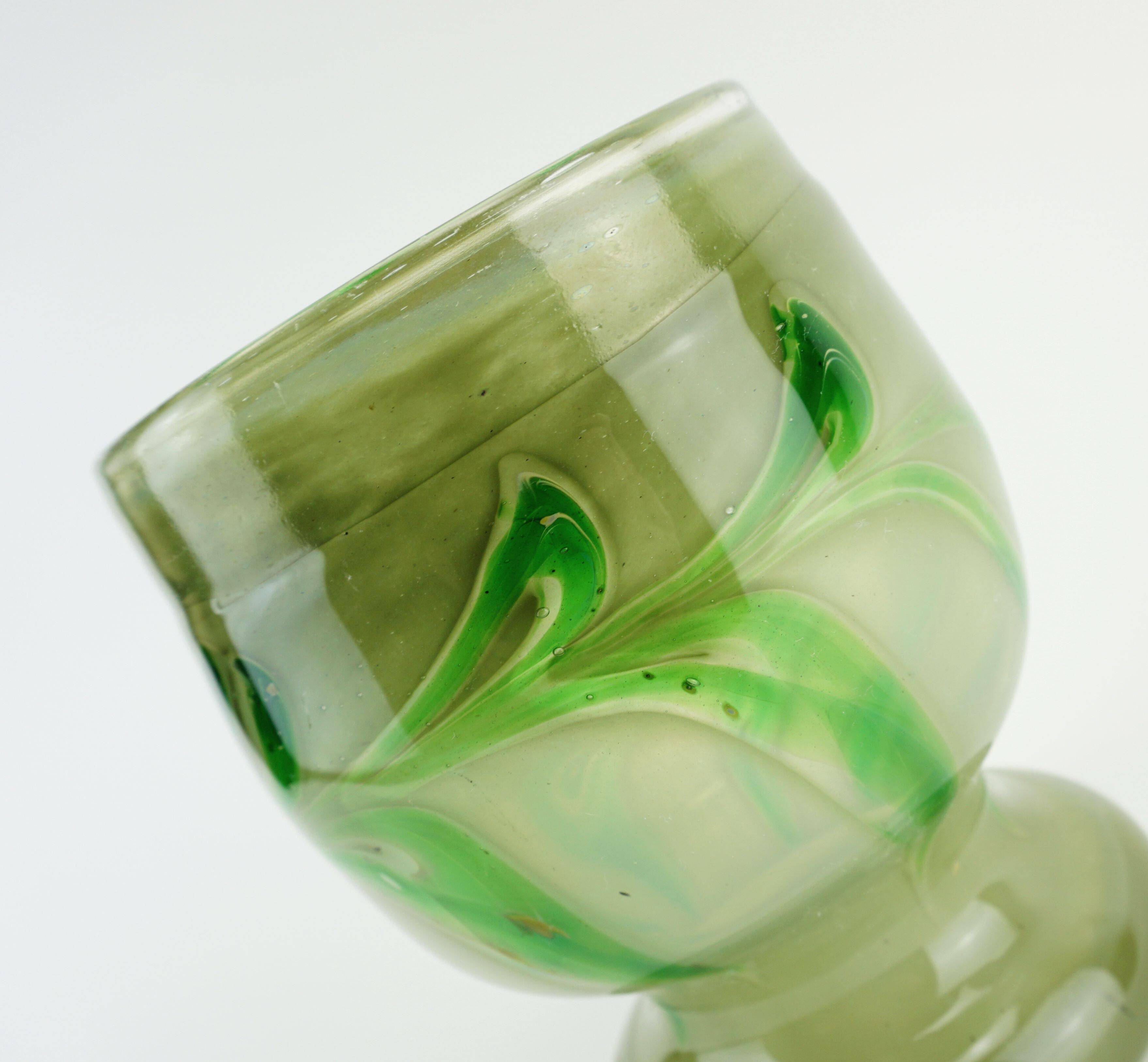 vase en verre vintage par Erwin Eisch, différentes nuances de vert et verre clair