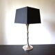Lampe de table en métal chromé