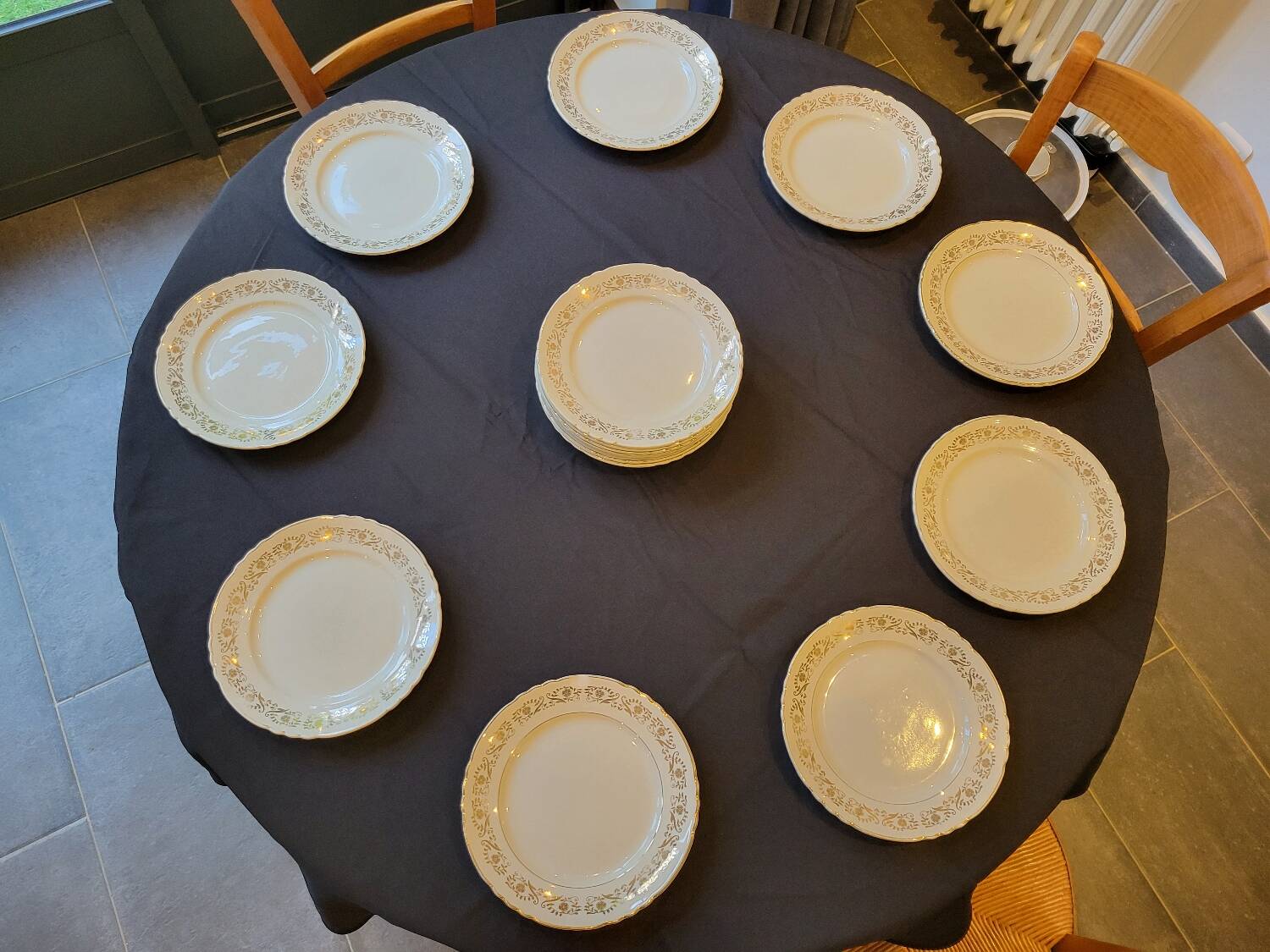 16 flat gold plates from Orchies porcelain