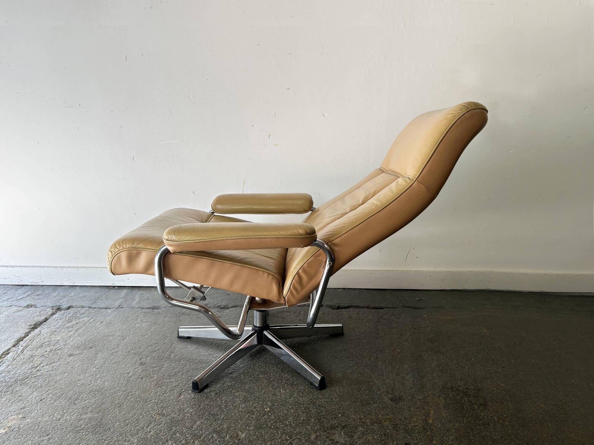 Mid-Century Scandinavian Leather Reclining Lounge Chair Chrome frame 1960s-