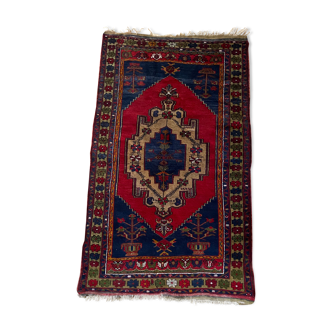 Ancient Berber wool carpet 117x198cm