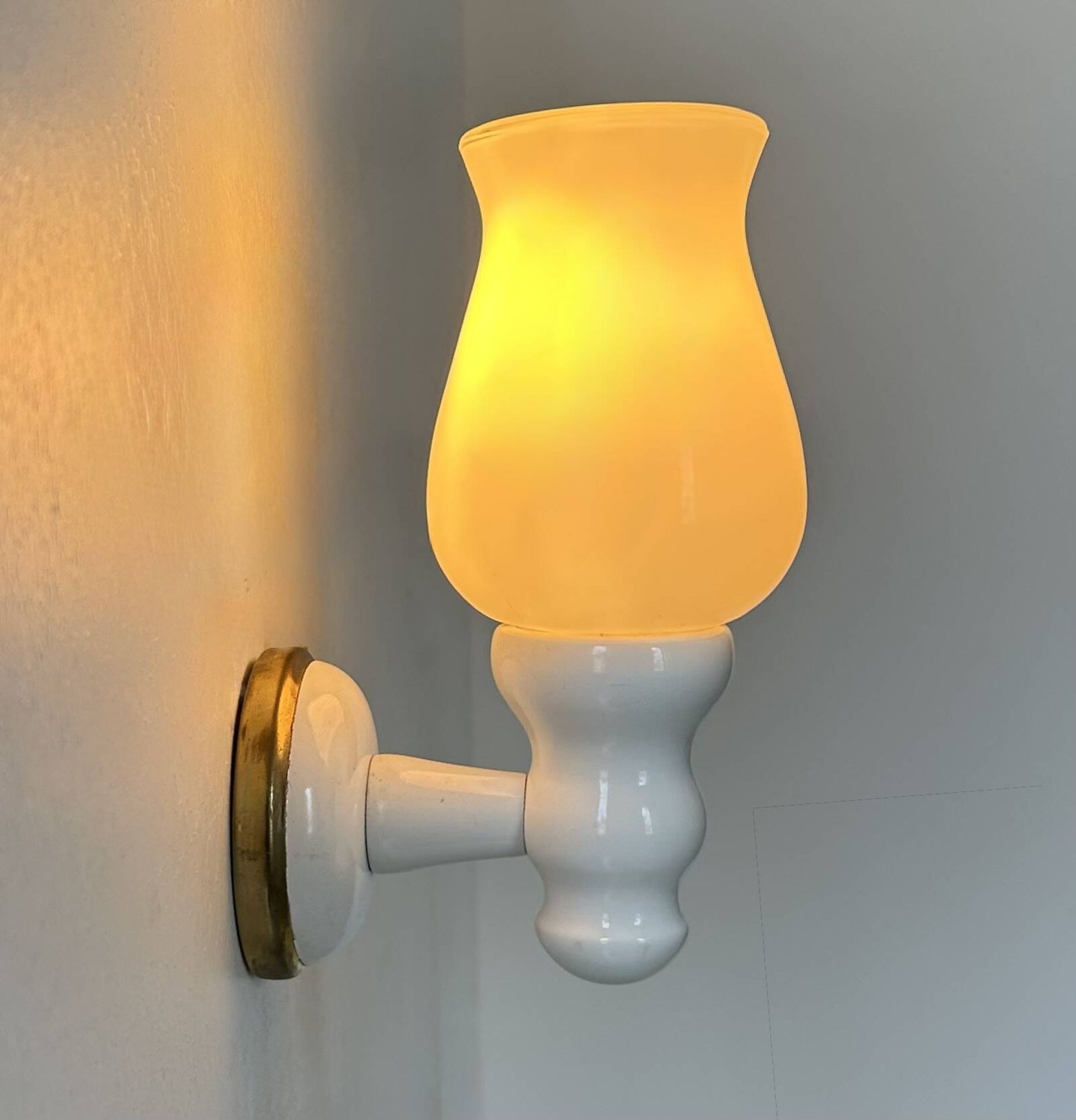 Vintage painted wood and opaline wall lamp, France, 1980