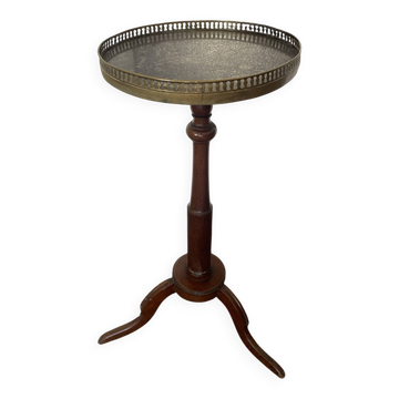 Elegant round wooden side table