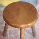 Tabouret tripode en bois