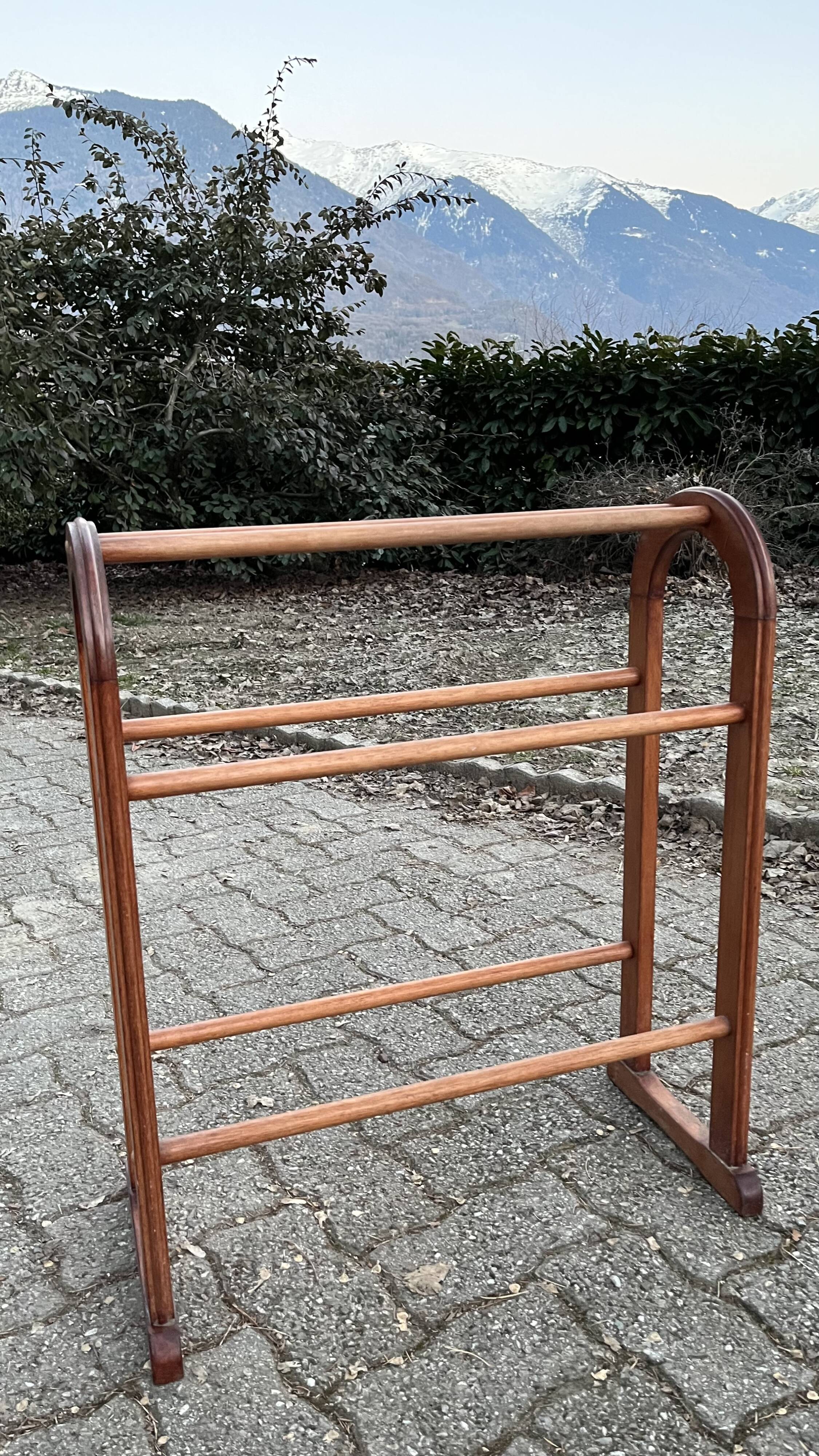 Vintage valet