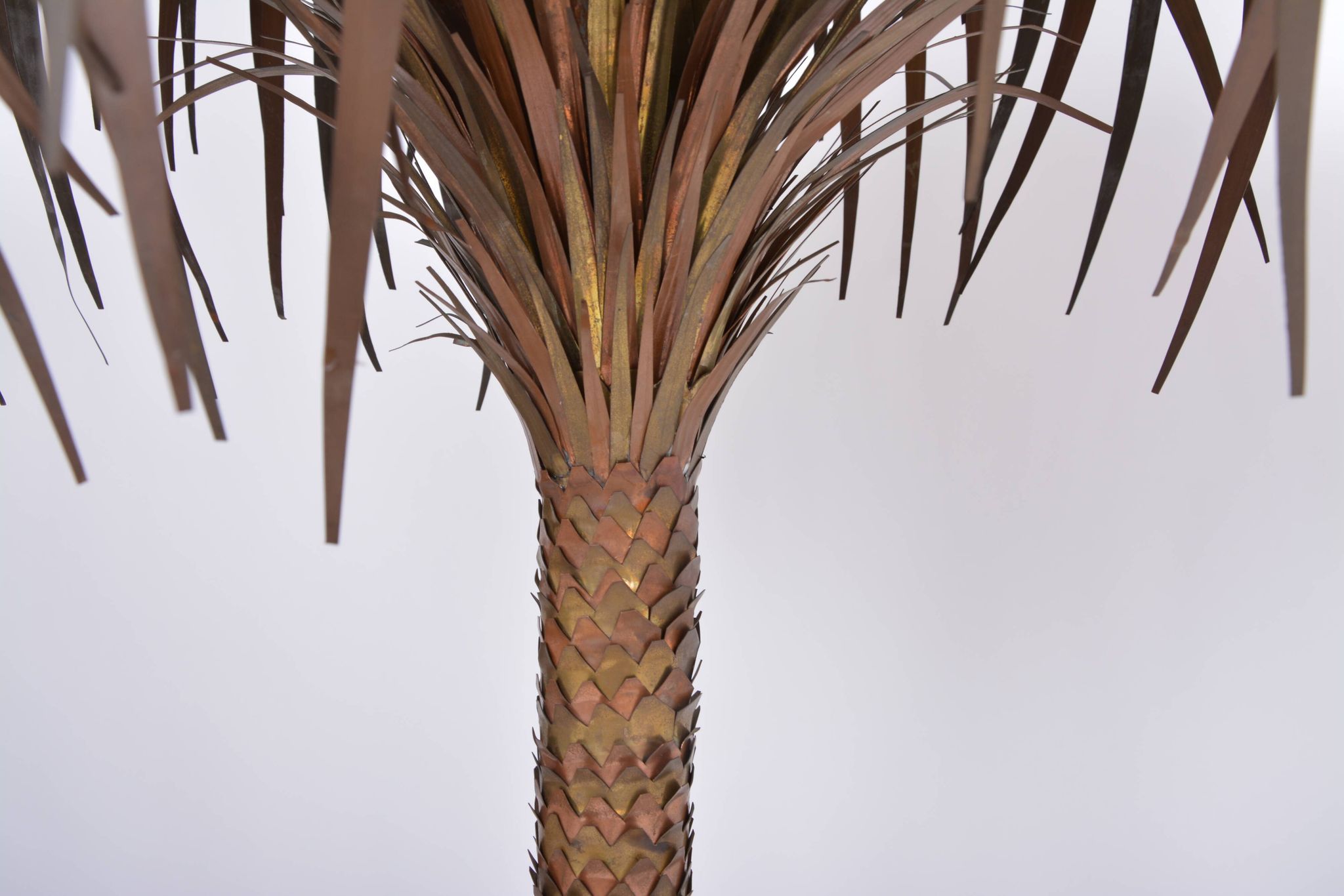 Italian Hollywood Regency Palm-shaped lamp in brass and wood with cabinet