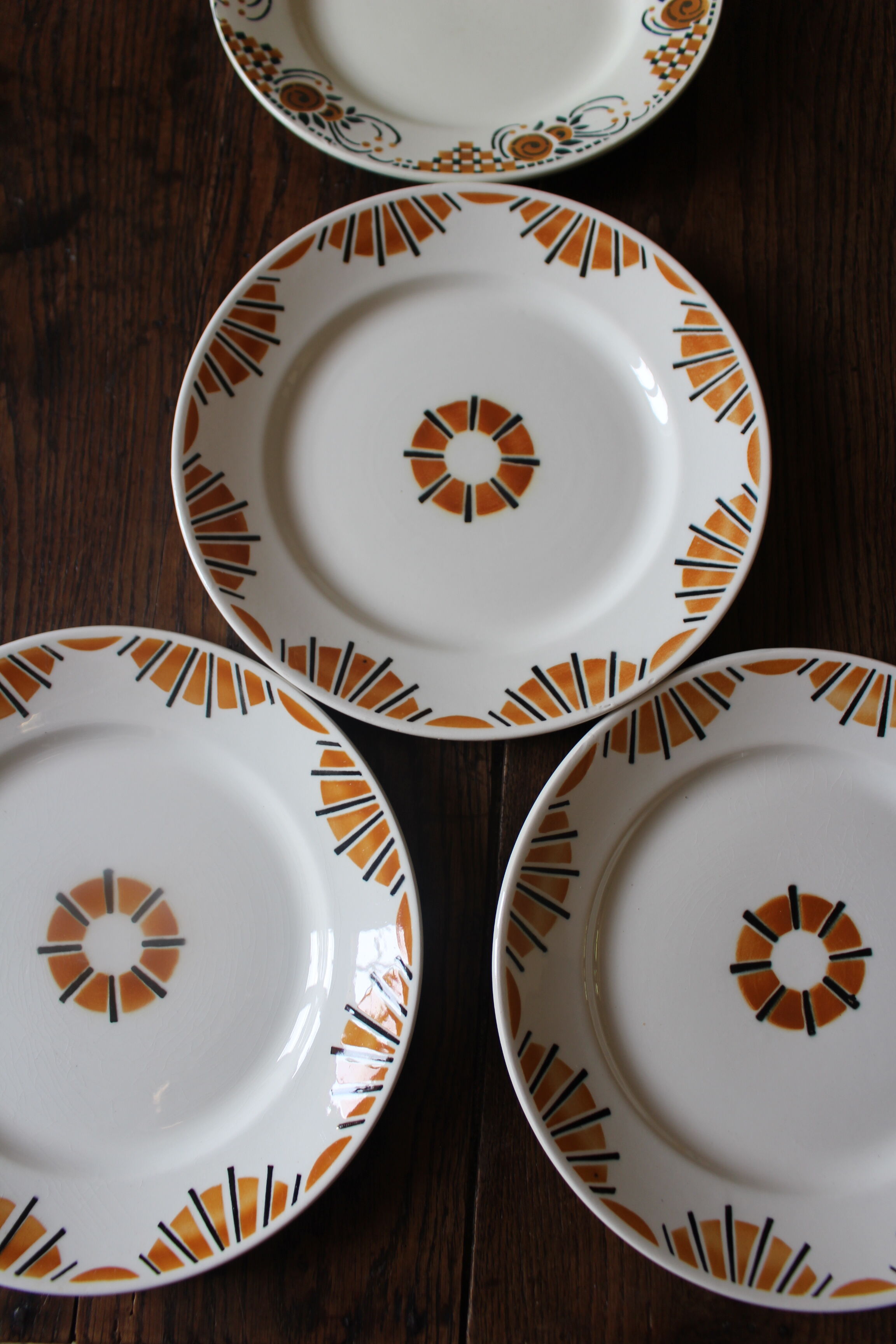 Set of 6 flat plates mismatched orange green Badonviller Saint Amand