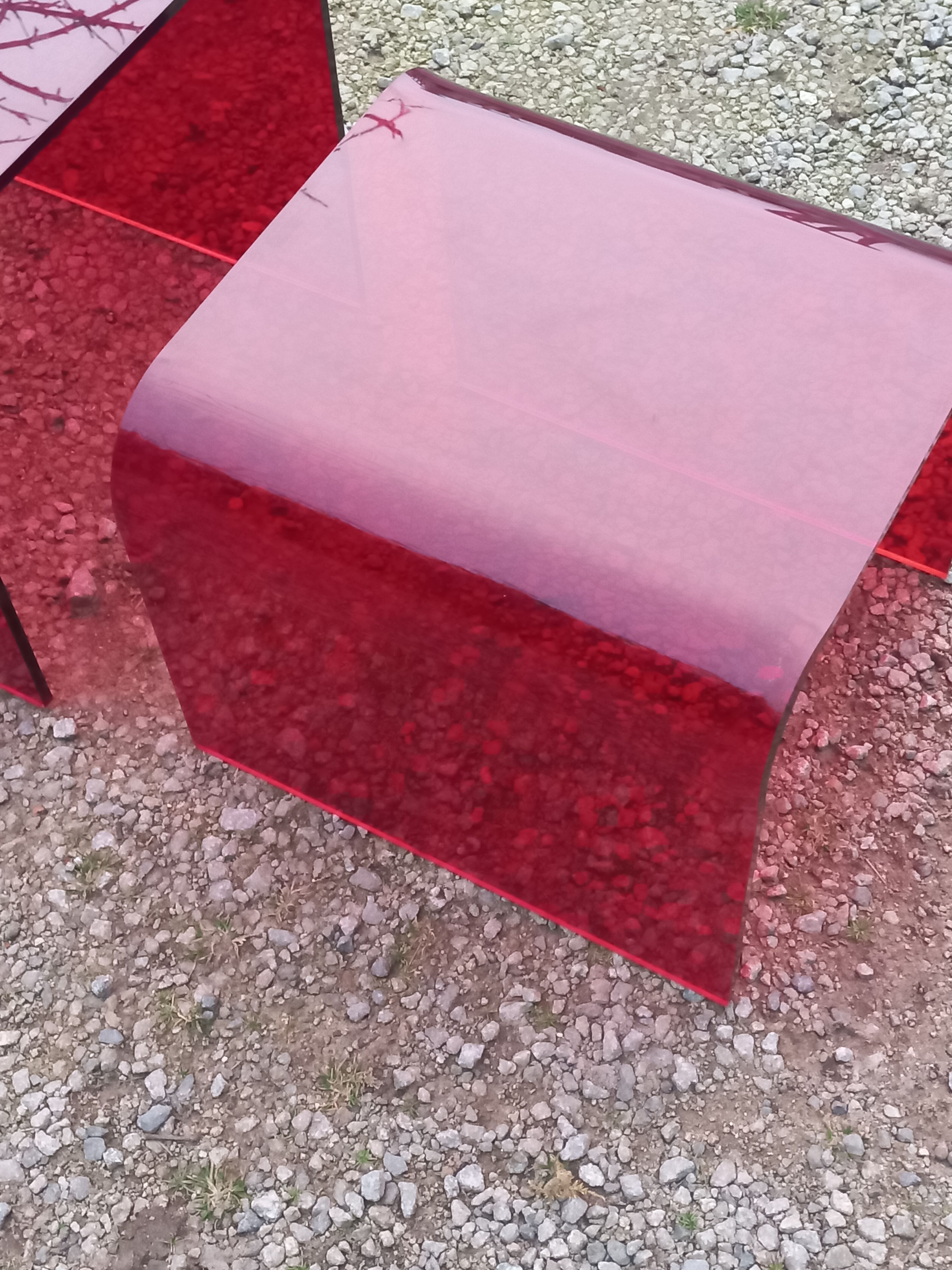Set of 3 nesting tables in red plexiglass from the 70-80s
