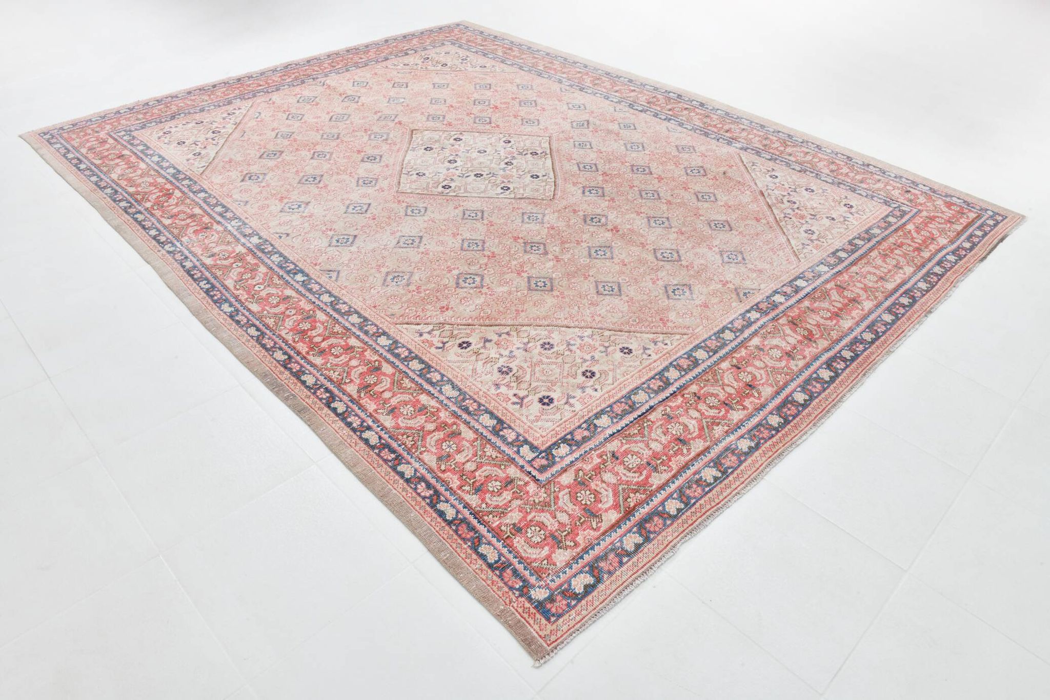 Tapis persan classique rose et bleu