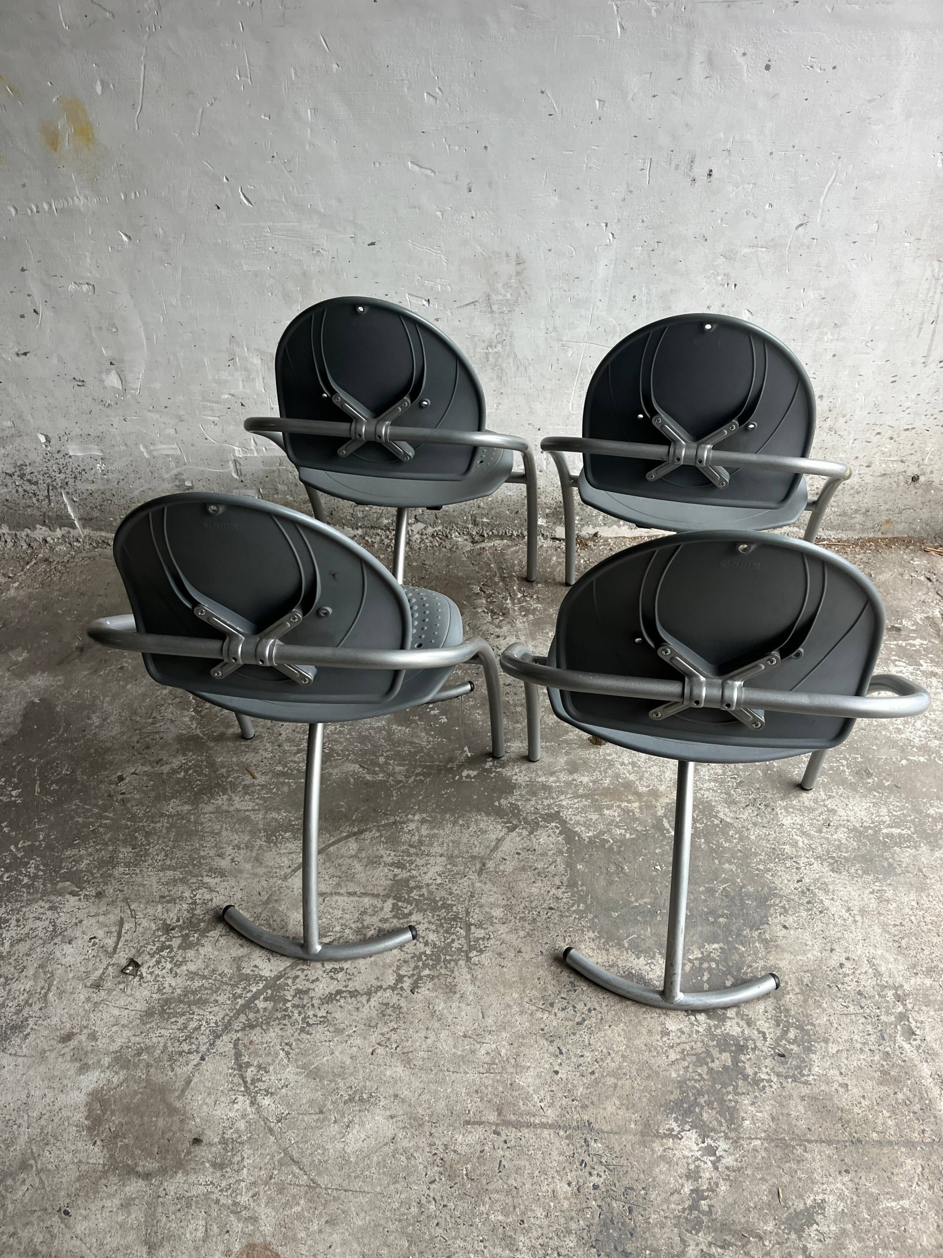 4 chaises postmodernes italiennes Gazzaro