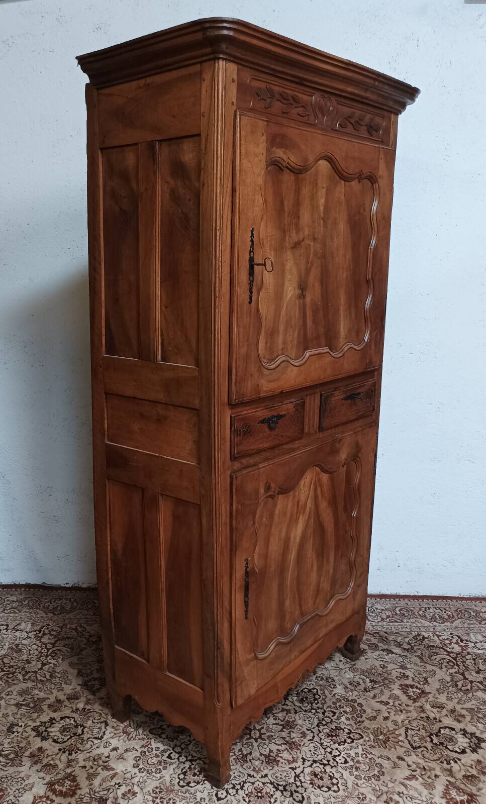 Standing man Louis XV in walnut 18th century
