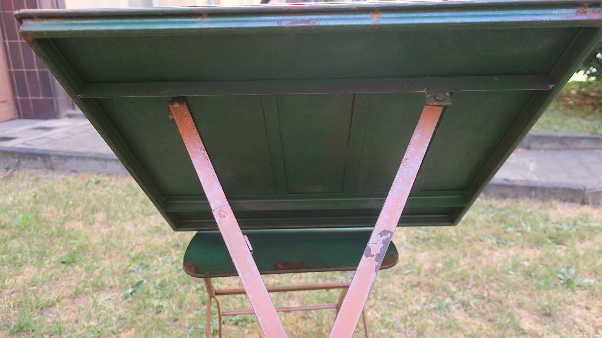 Mid century distressed painted iron garden table and 2 chairs, 1960s
