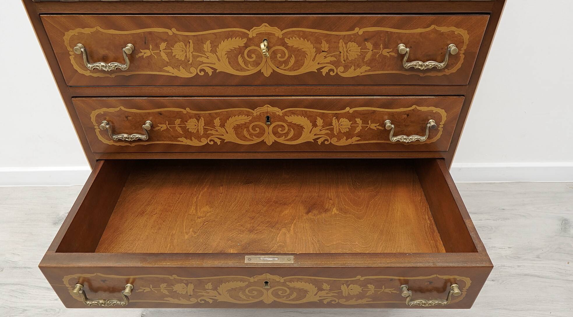 Antique and antique desk, marquetry. After professional renovation.