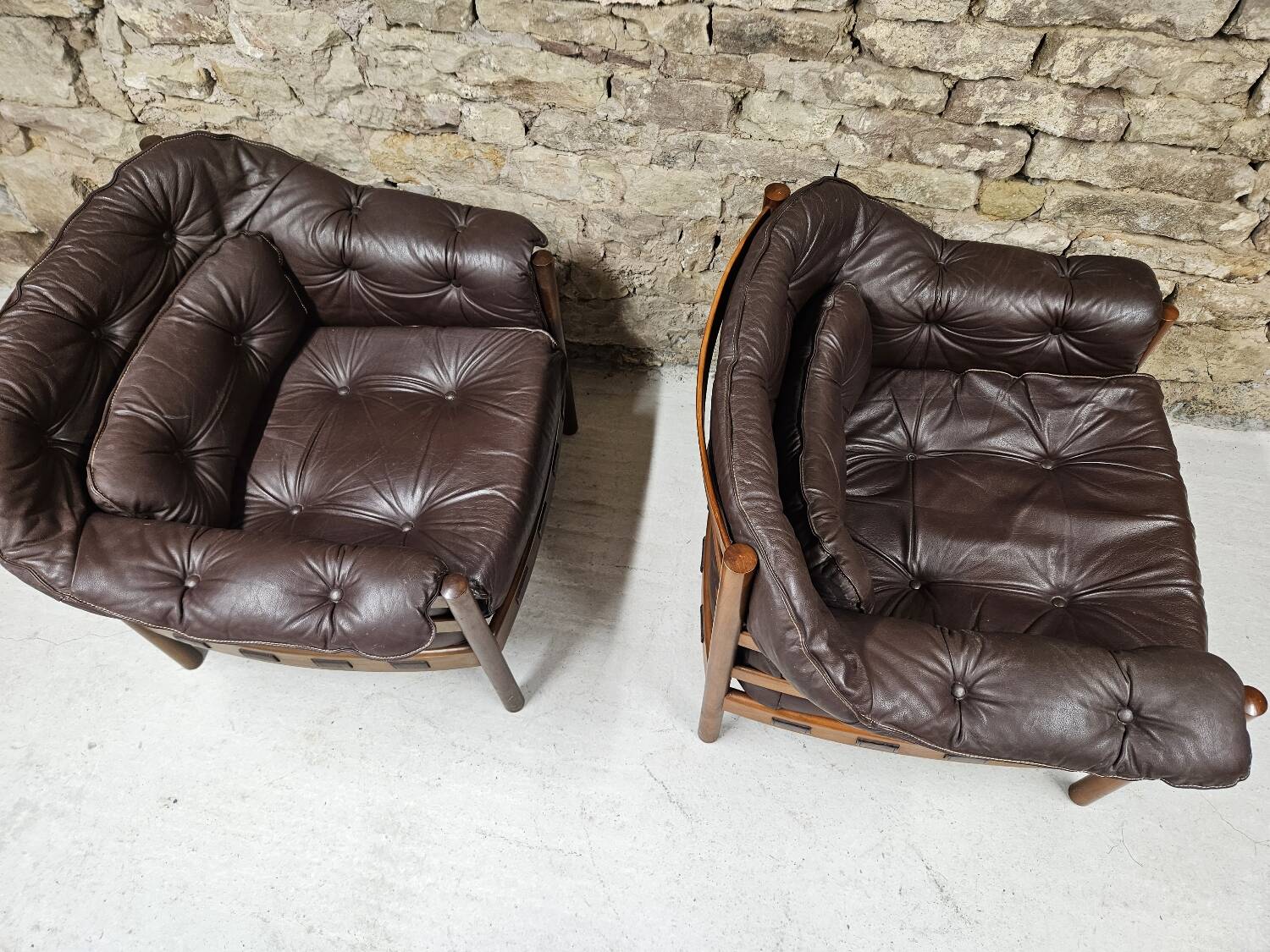 Paire de fauteuil vintage cuir Coja Suède 1960"