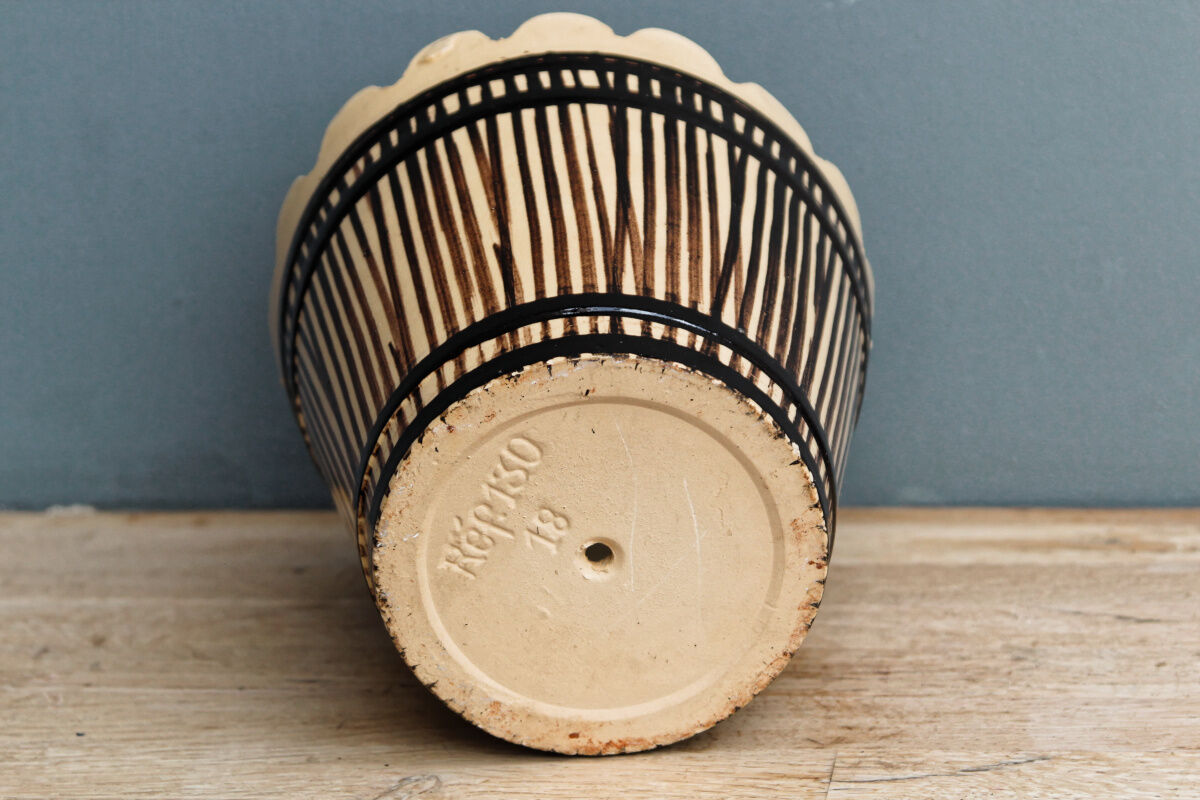 Vintage varnished sandstone pot cover