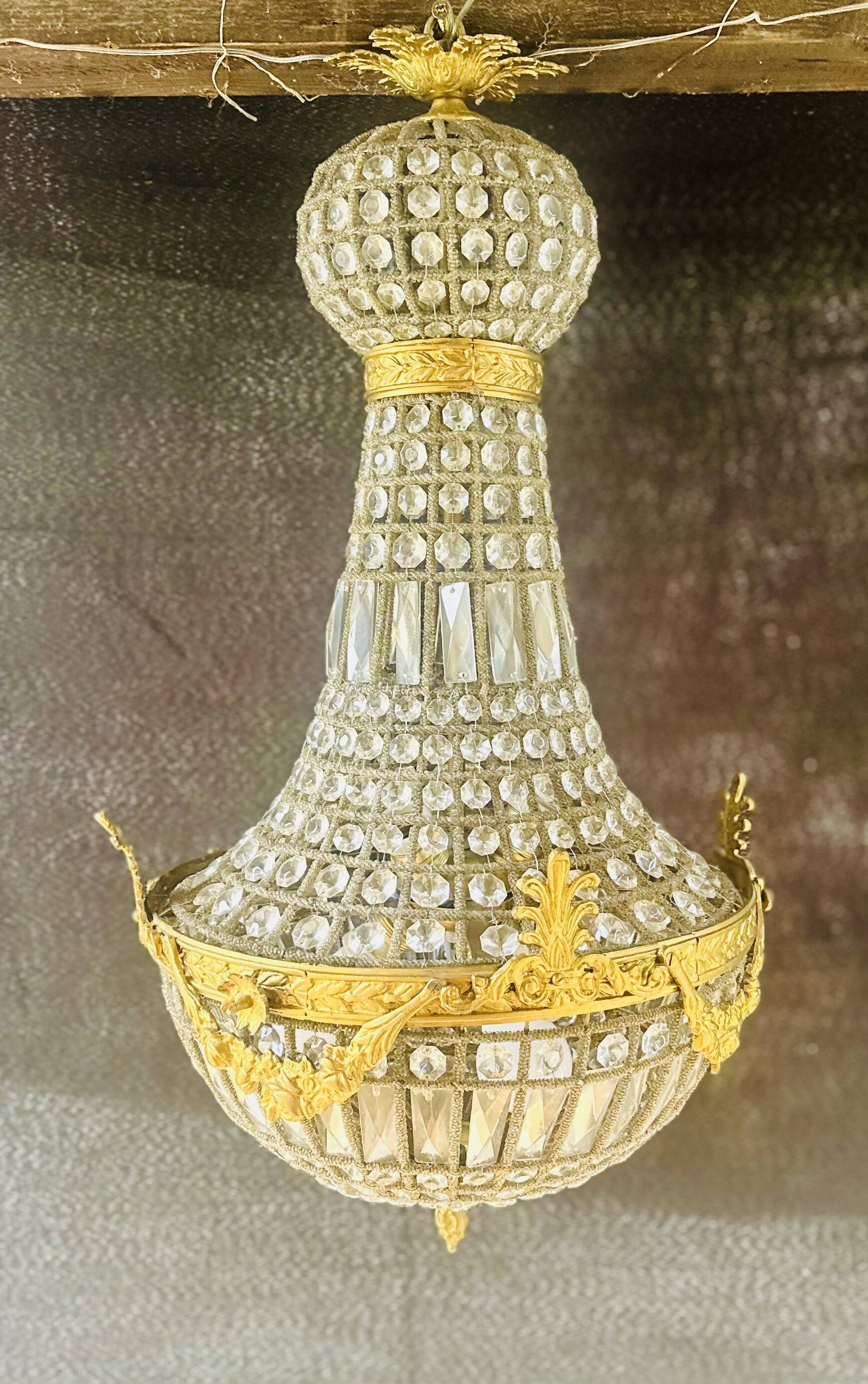 Large Montgolfiere chandelier in gilded bronze and faceted glass pendants