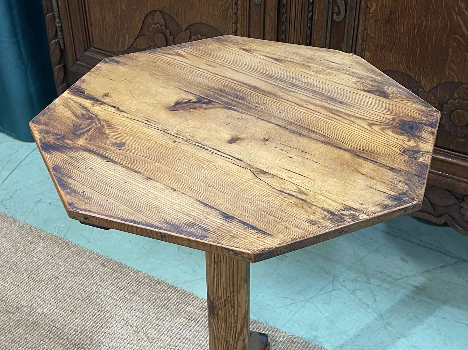 Fir pedestal table early 20th century