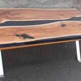 Table basse en bois et résine noire