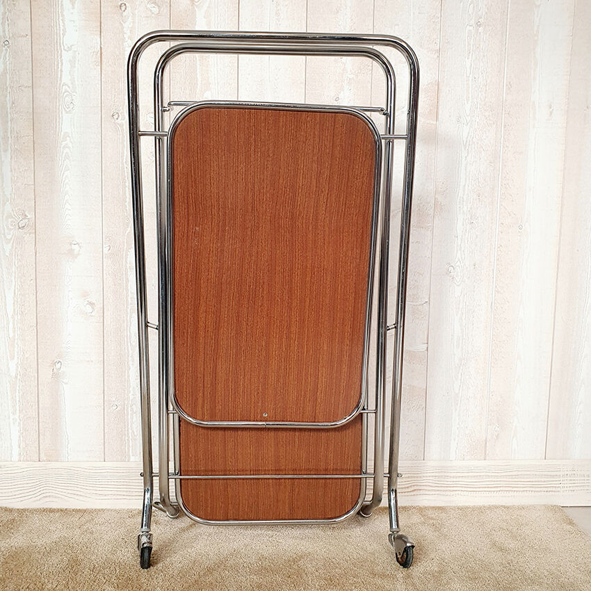 Folding service on formica wheels