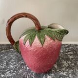 Strawberry-shaped slurry pitcher